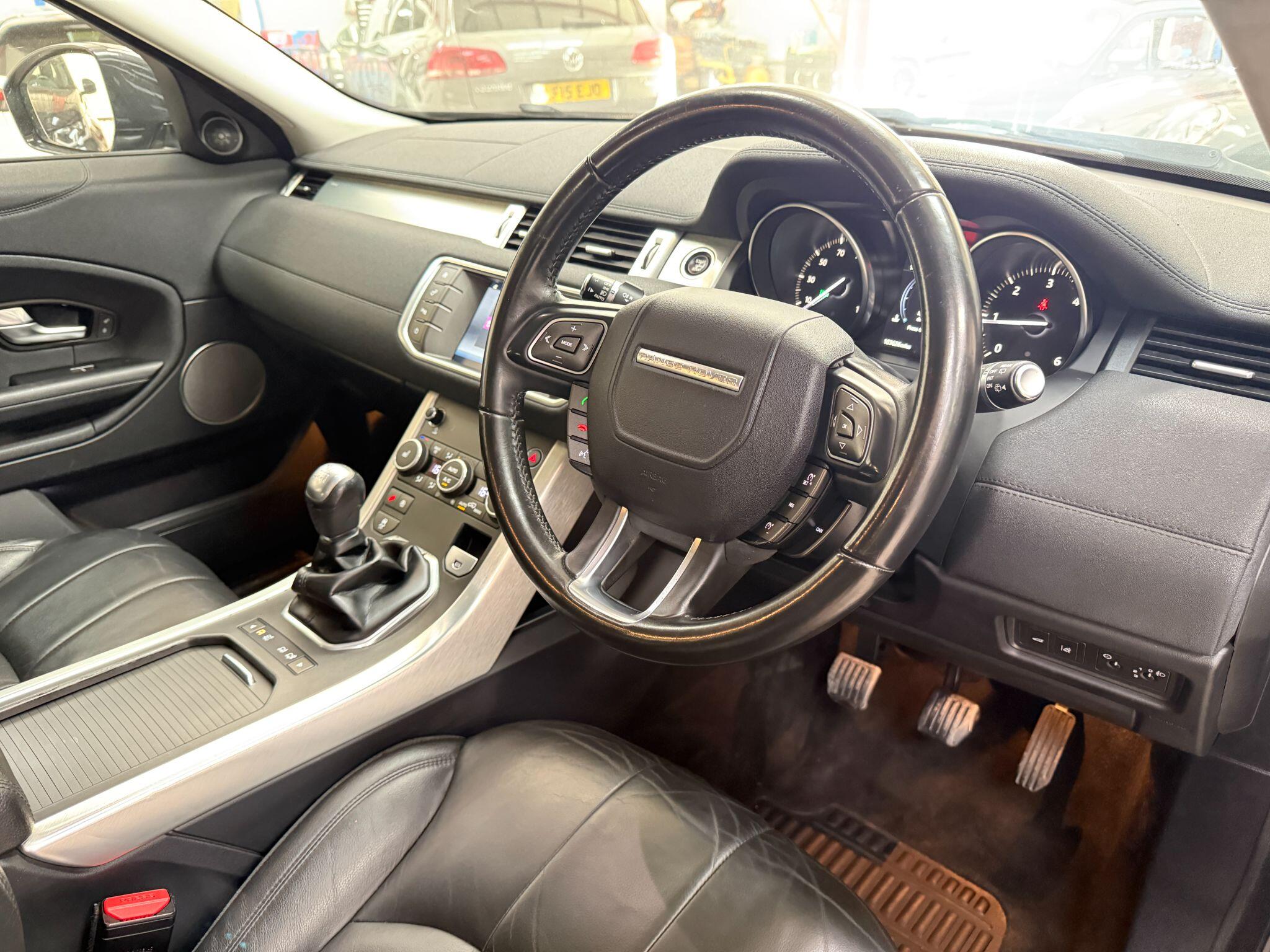 Land Rover Range Rover Evoque view 3