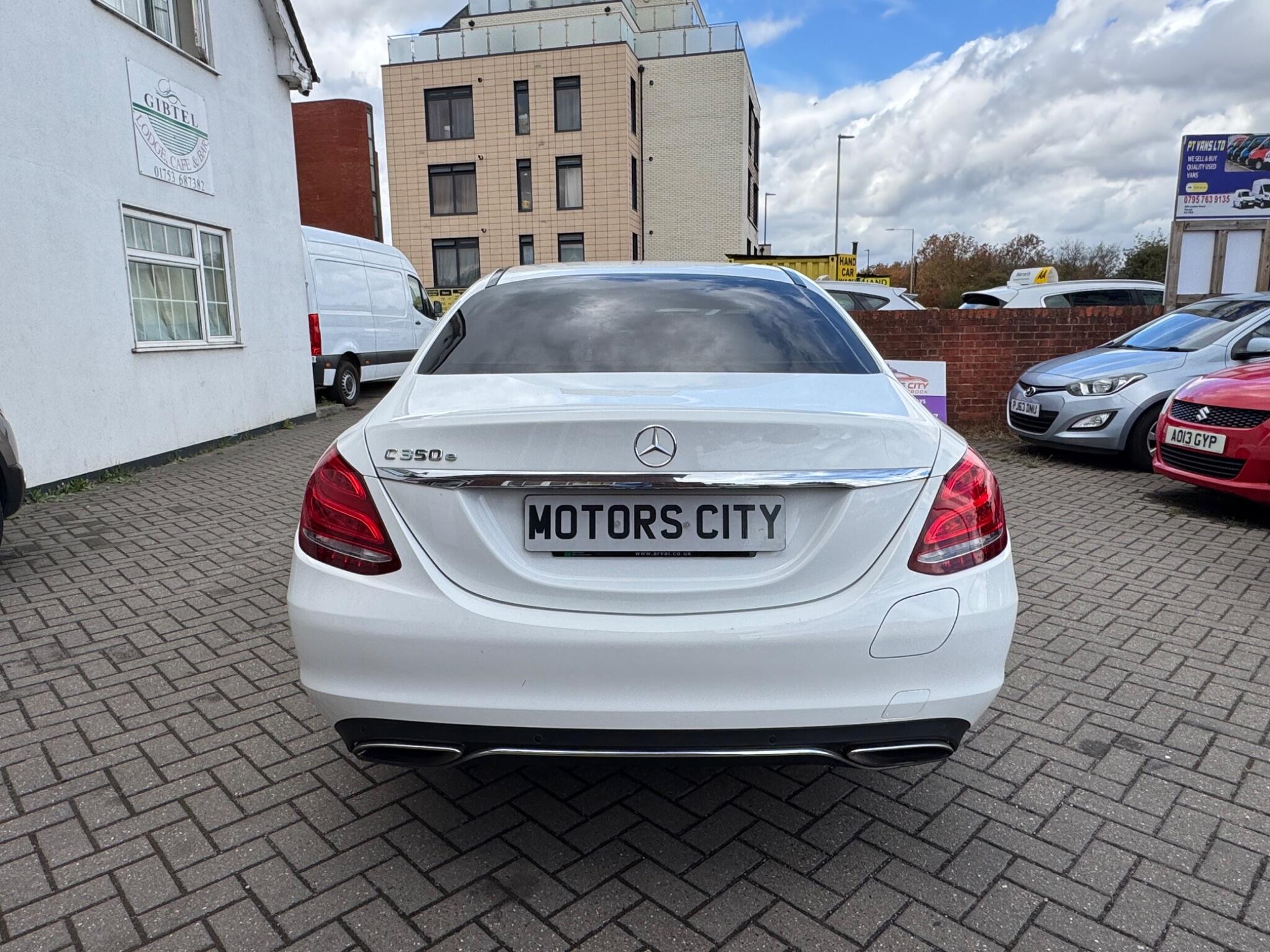 Mercedes-Benz C-Class view 11