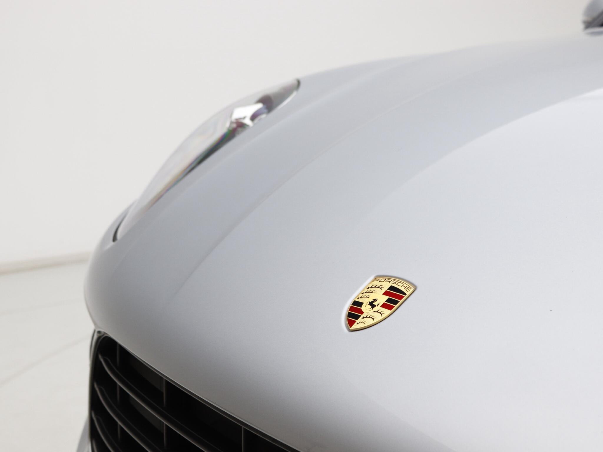Porsche Macan view 22