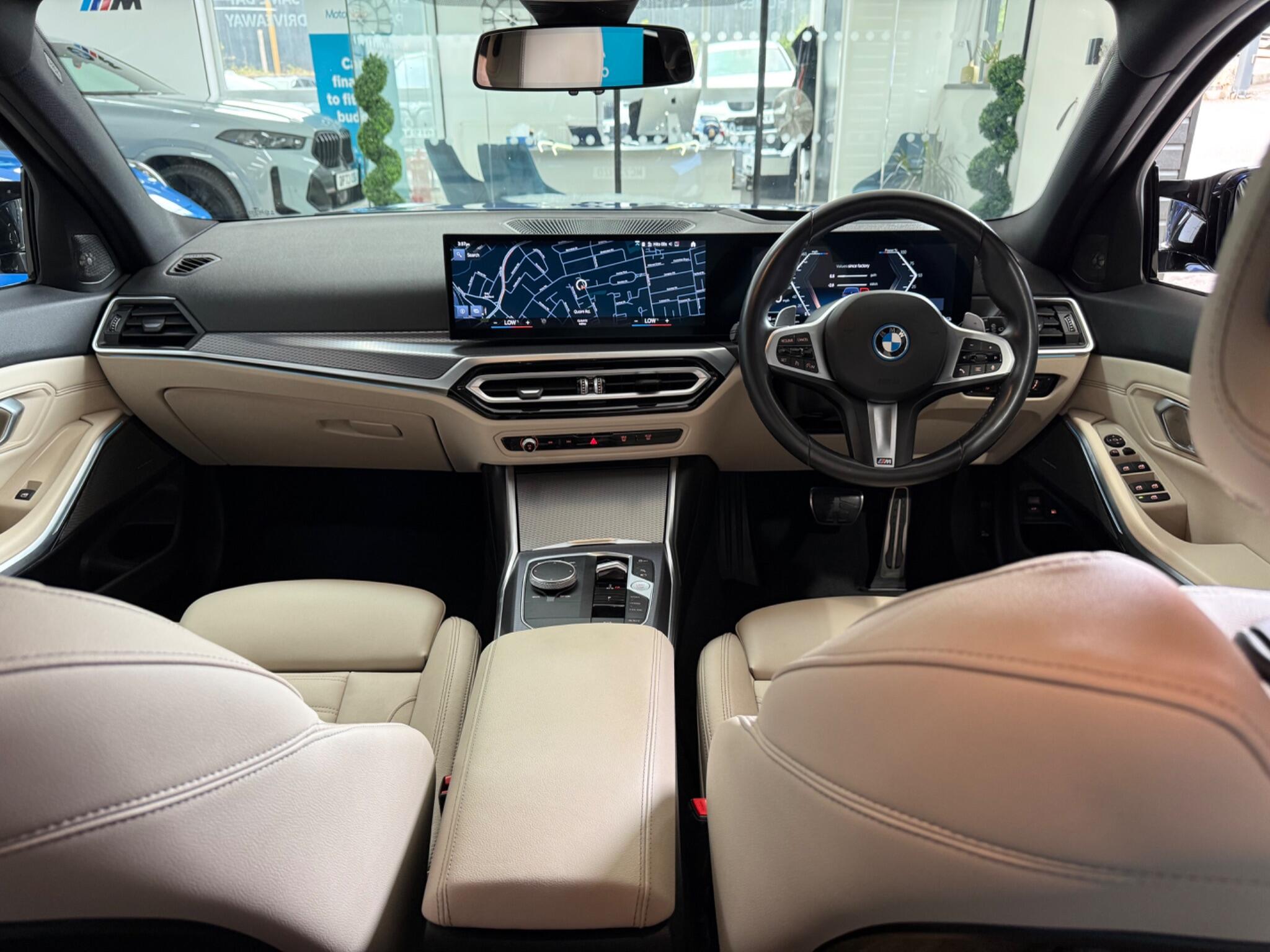 BMW 3 Series view 36