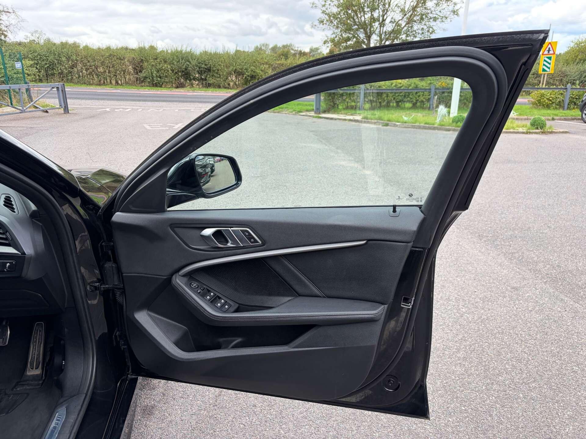 BMW 1 Series view 34
