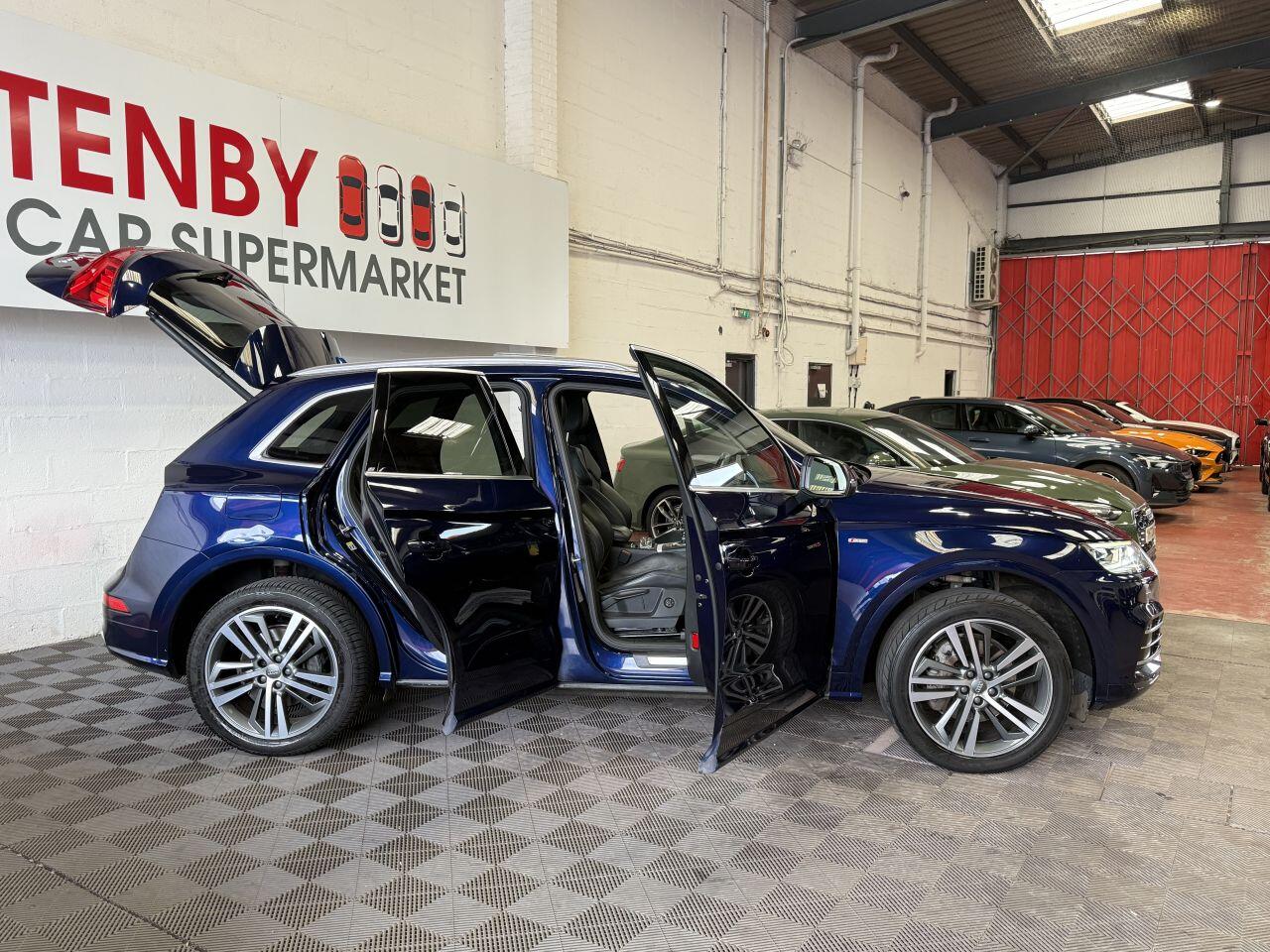 Audi Q5 view 14