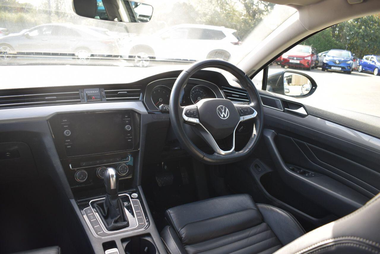 Volkswagen Passat view 14
