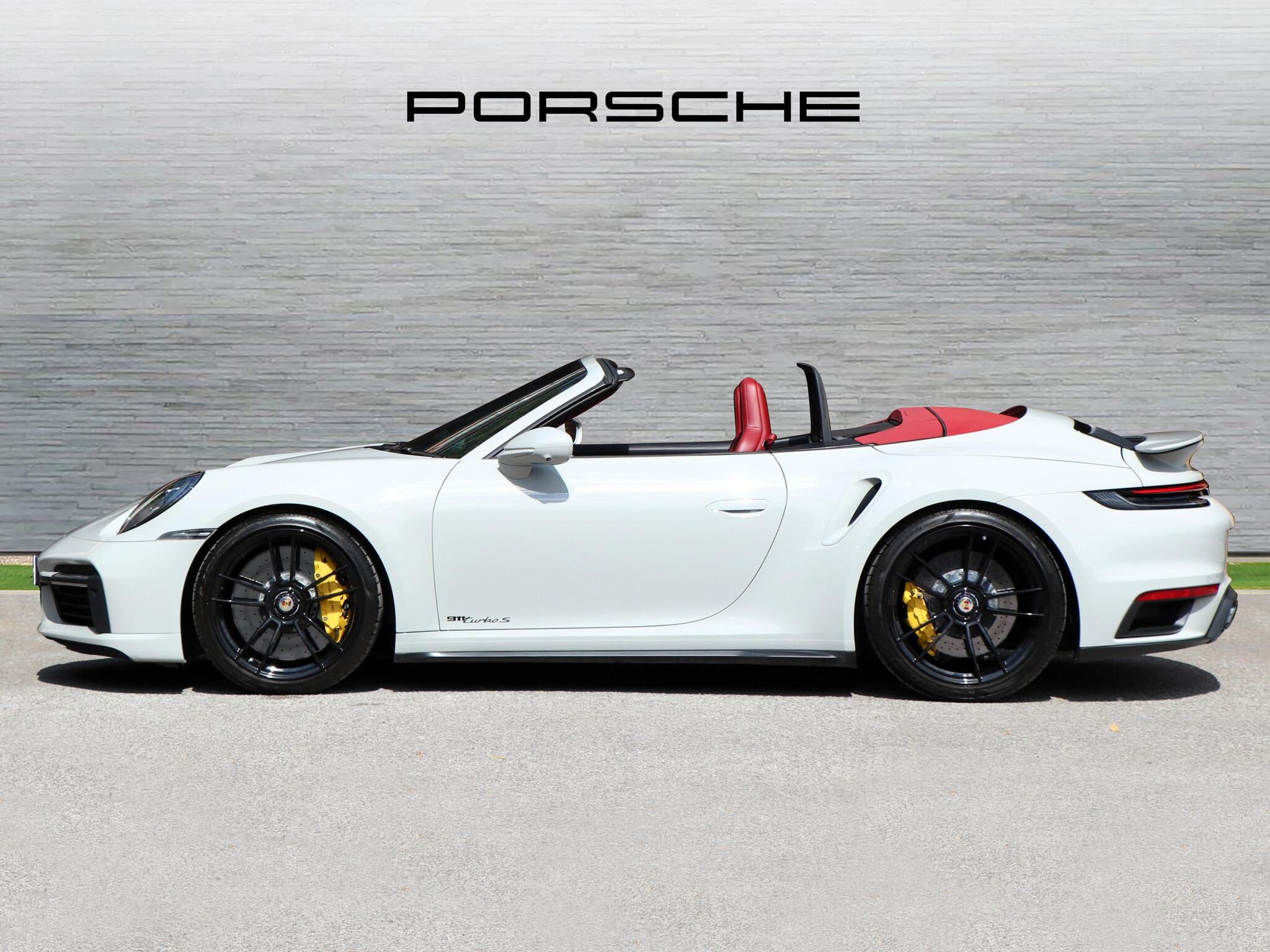 Porsche 911 view 6
