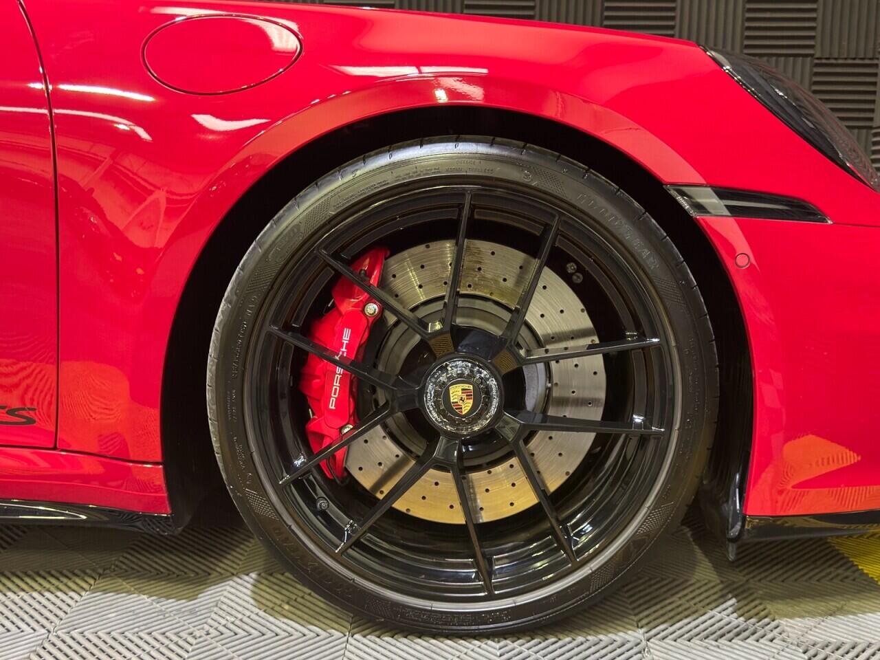 Porsche 911 view 10