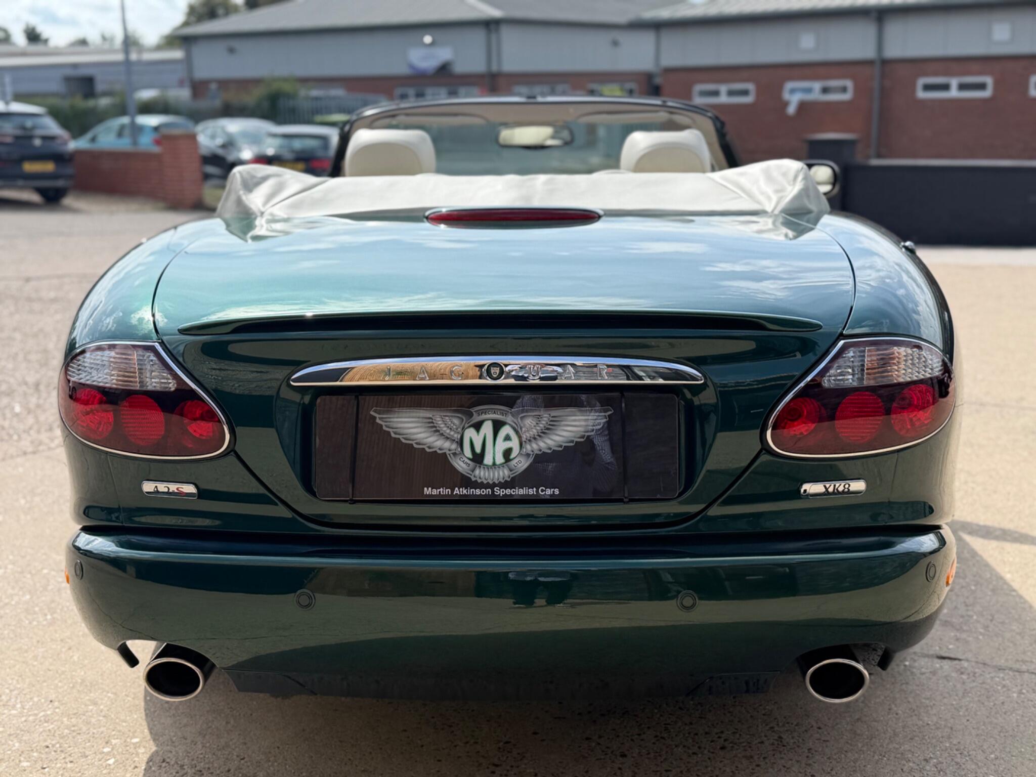 Jaguar XK8 view 58