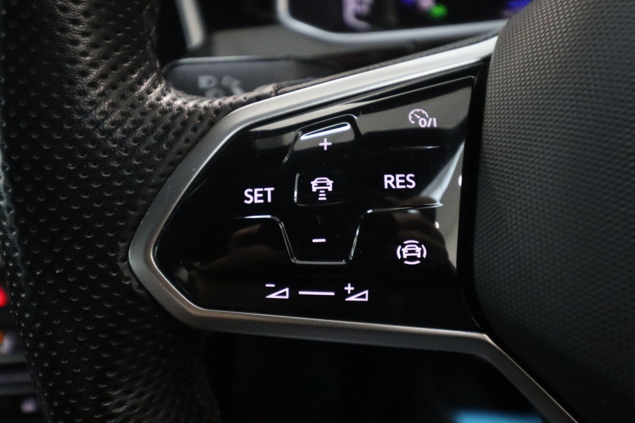 Volkswagen T-Roc view 38