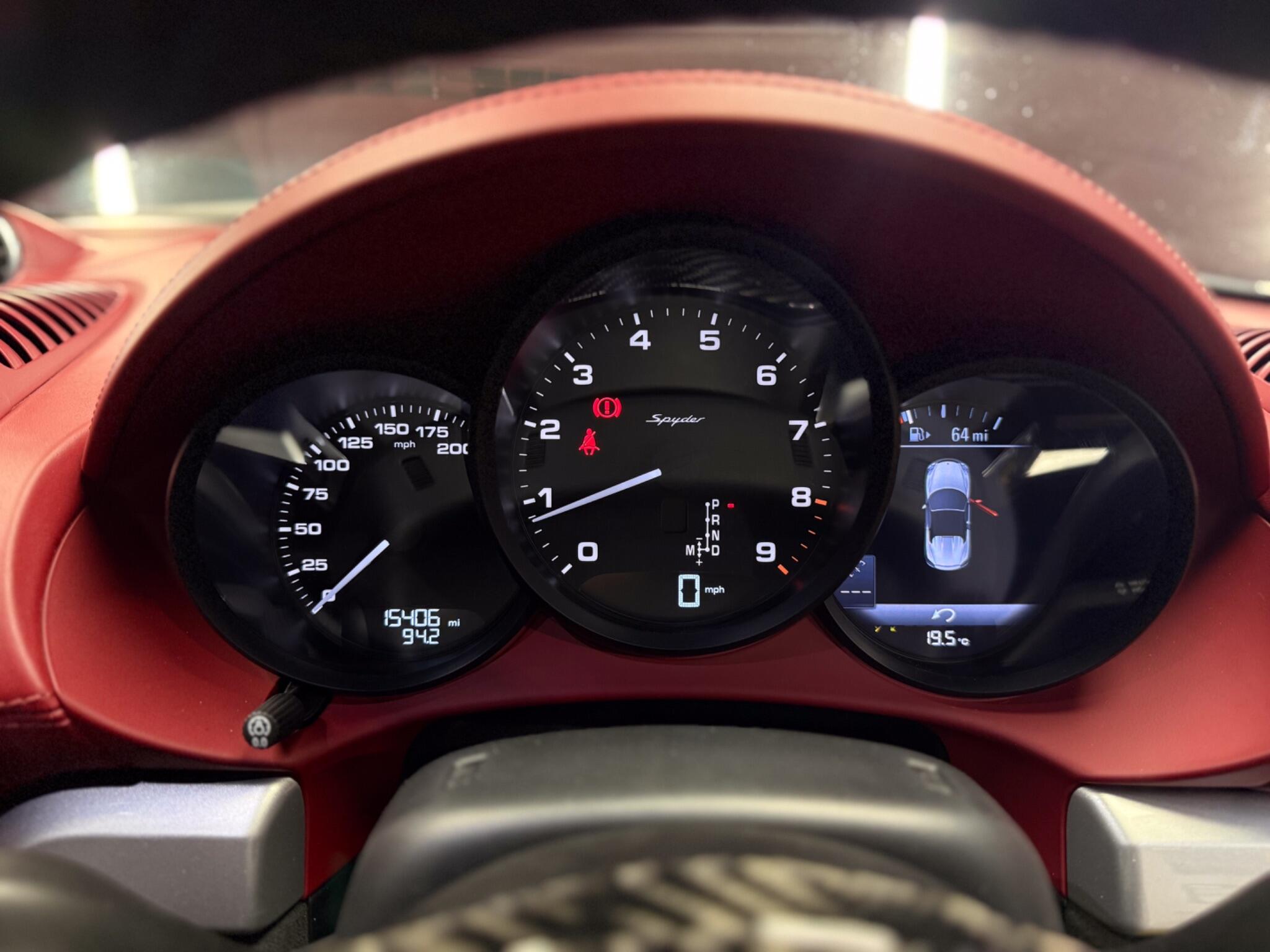 Porsche 718 Spyder view 32