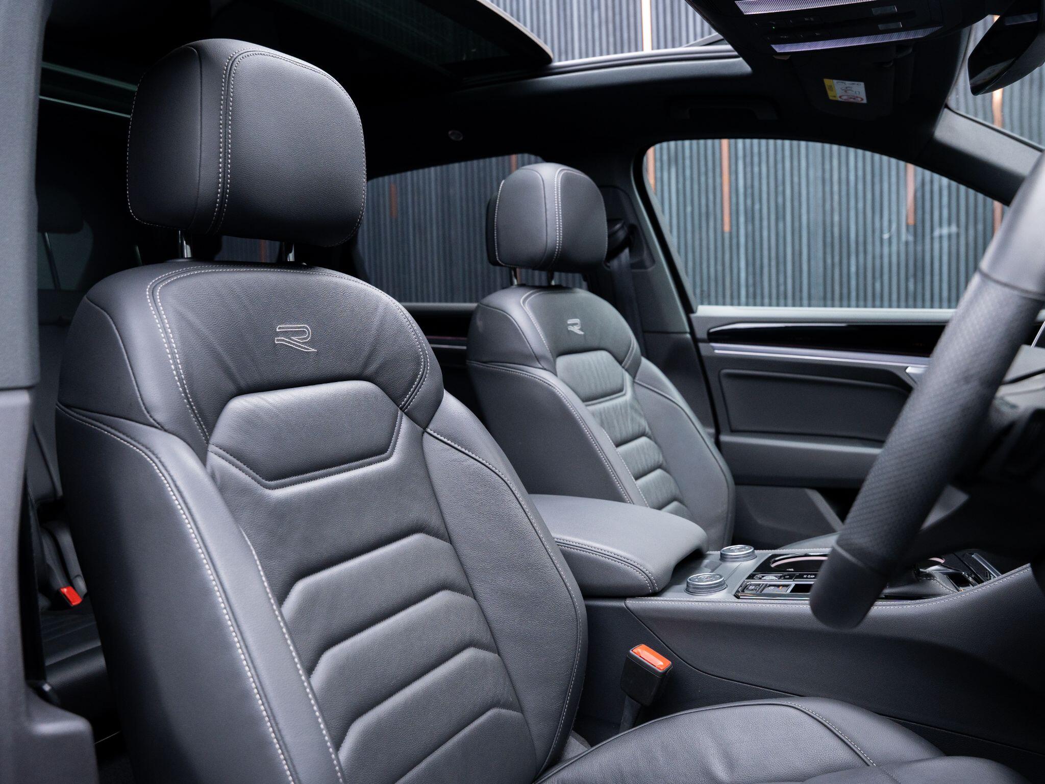 Volkswagen Touareg view 12