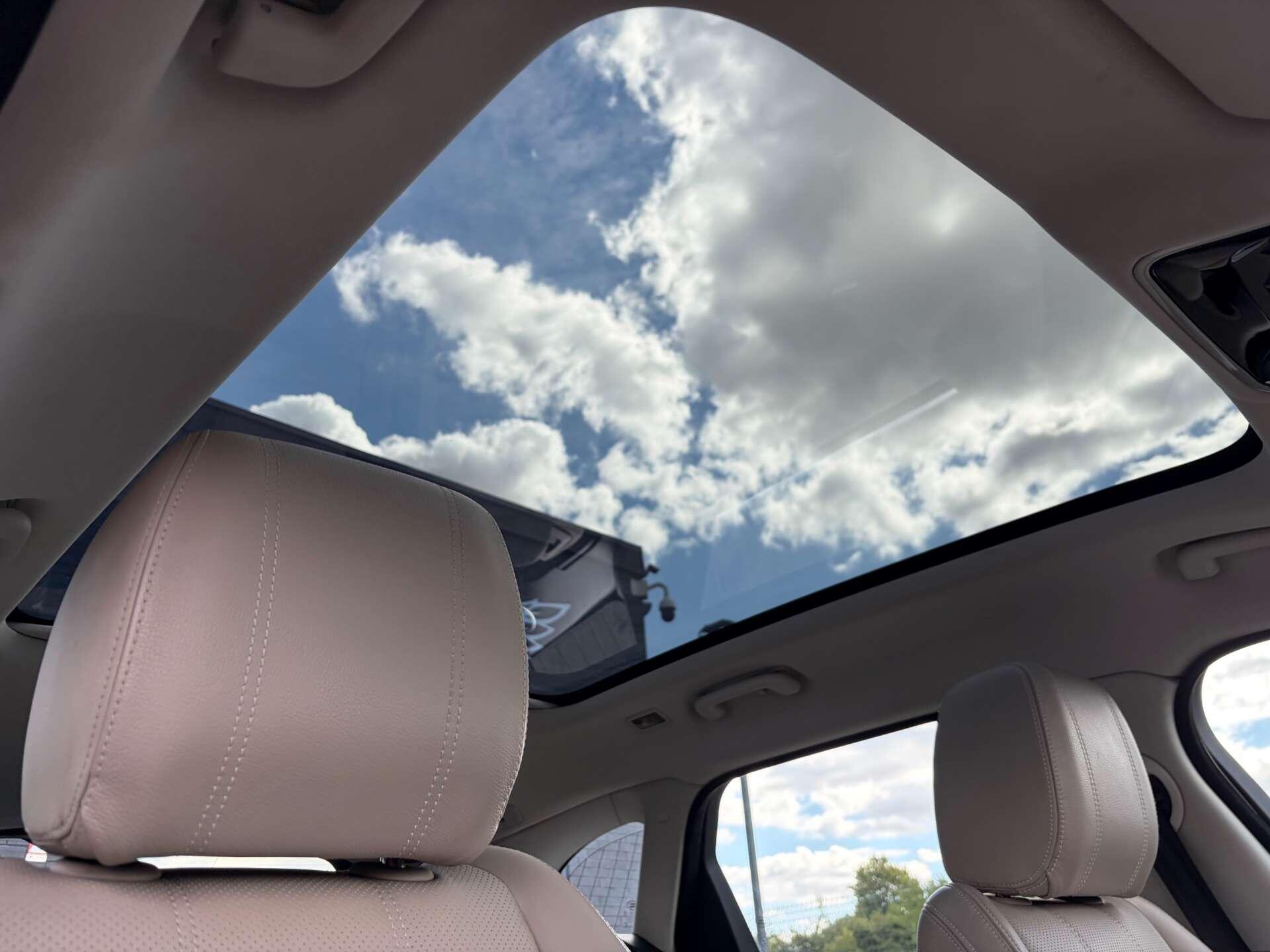 Land Rover Range Rover Velar view 38