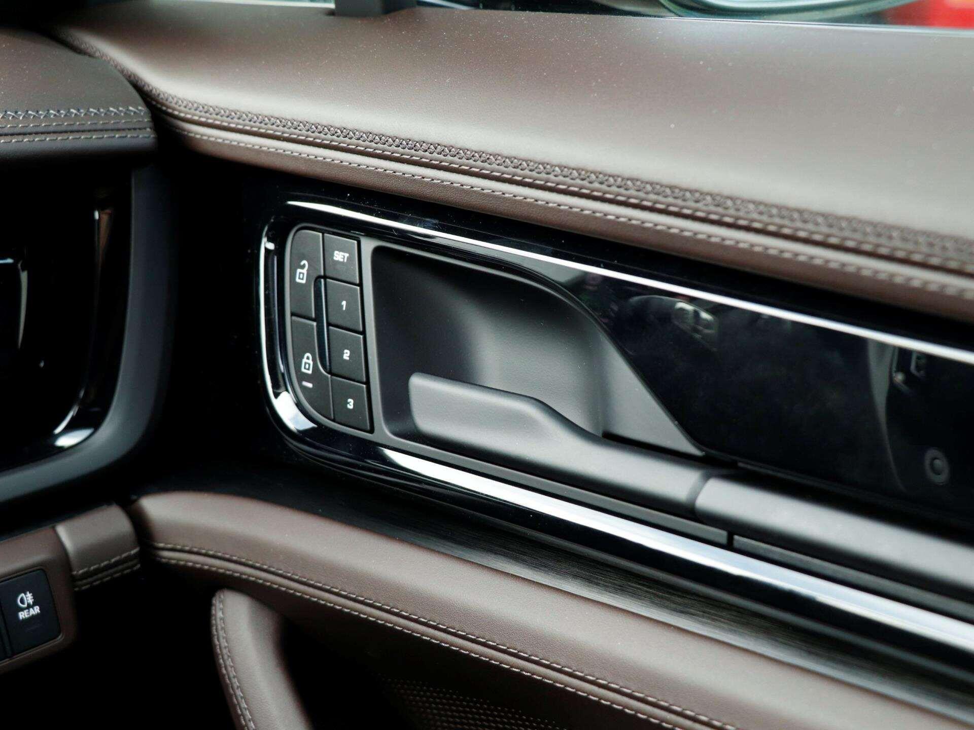 Porsche Panamera view 22