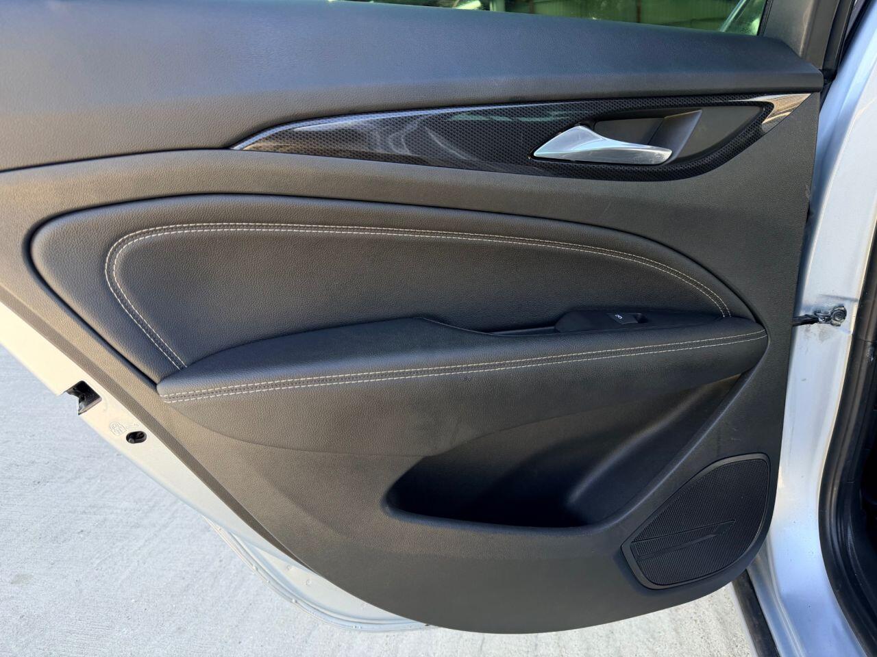 Vauxhall Insignia view 19