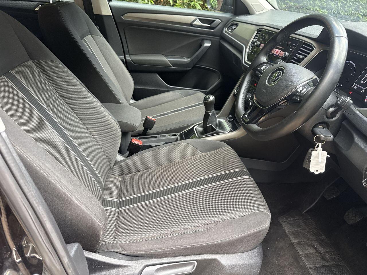 Volkswagen T-Roc view 10