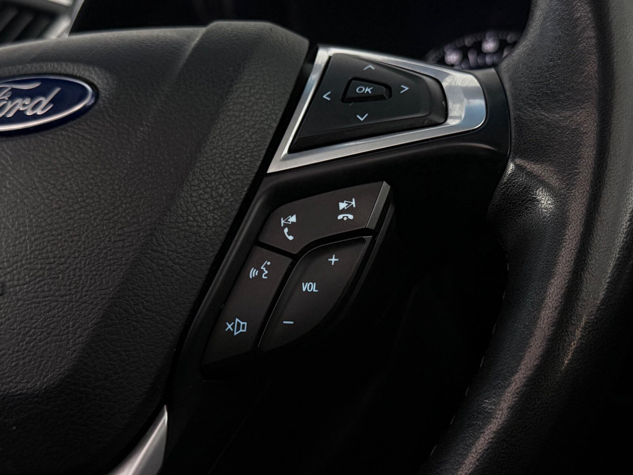 Ford Edge view 16