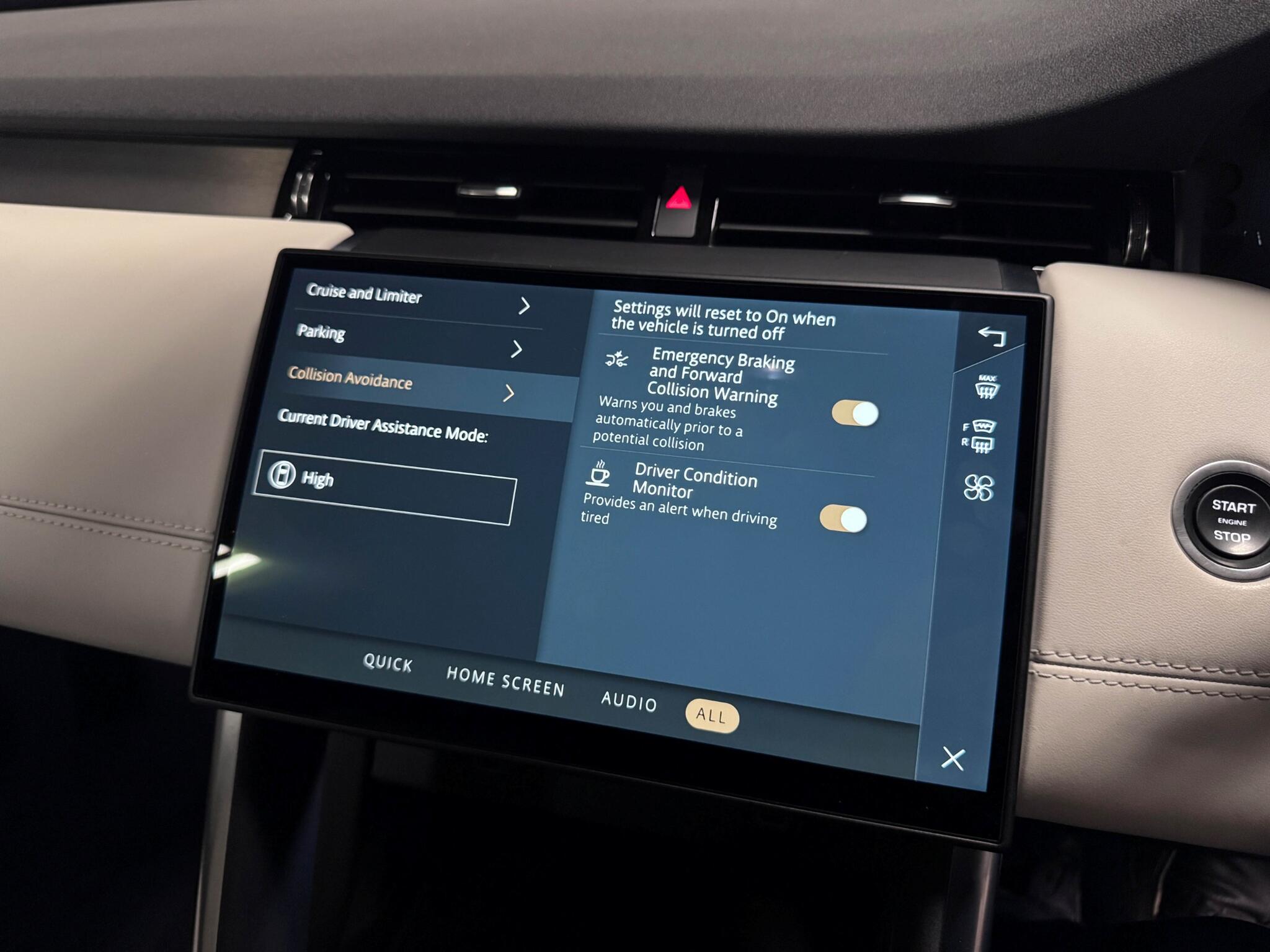 Land Rover Discovery Sport view 60