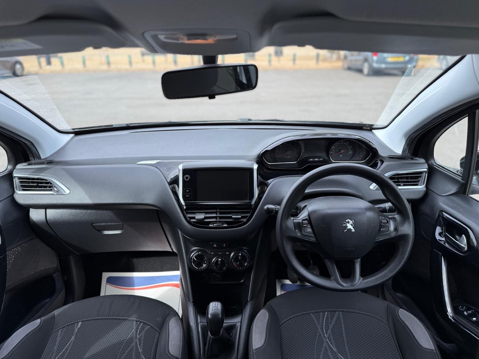 Peugeot 208 view 26