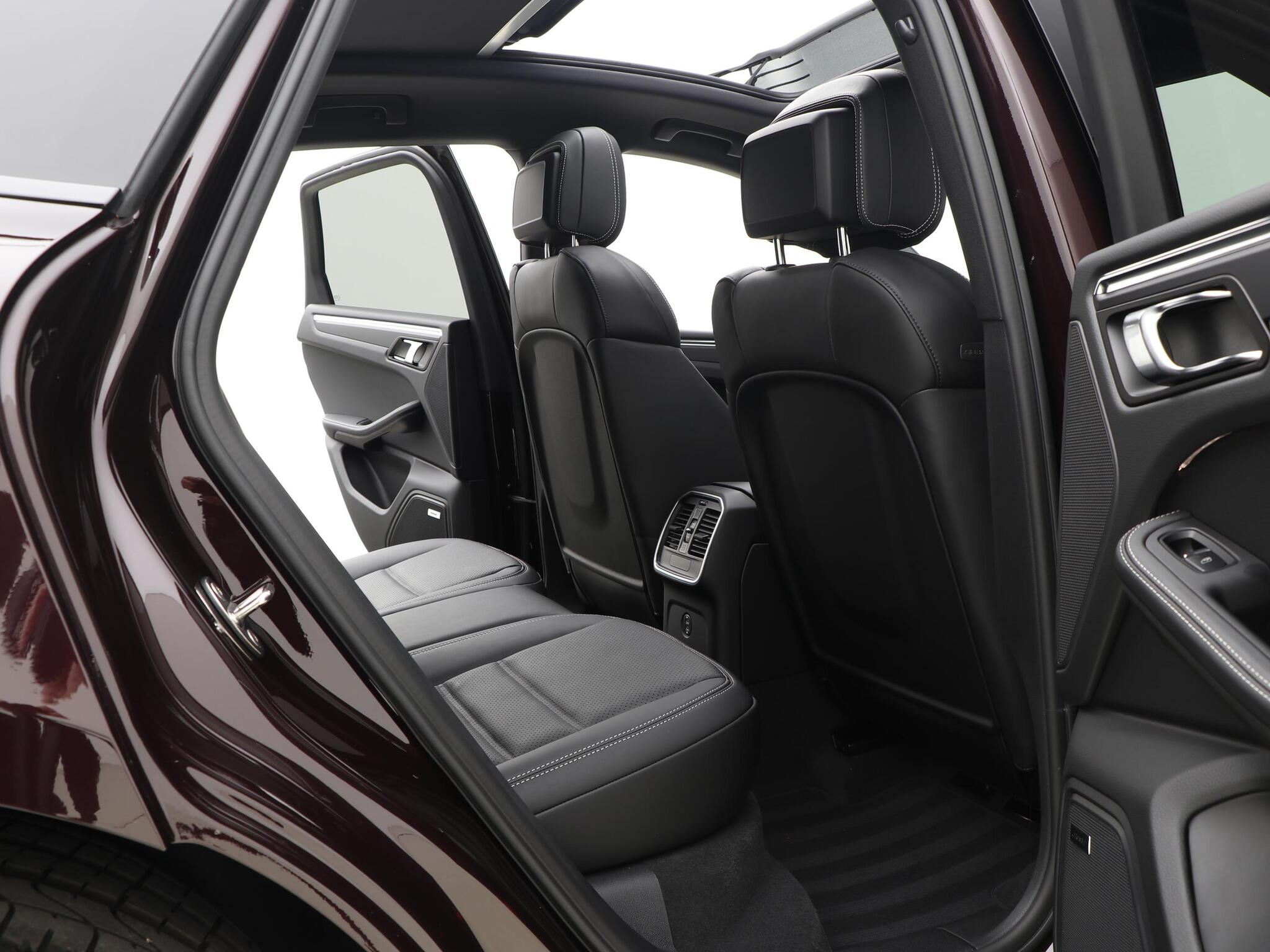 Porsche Macan view 26