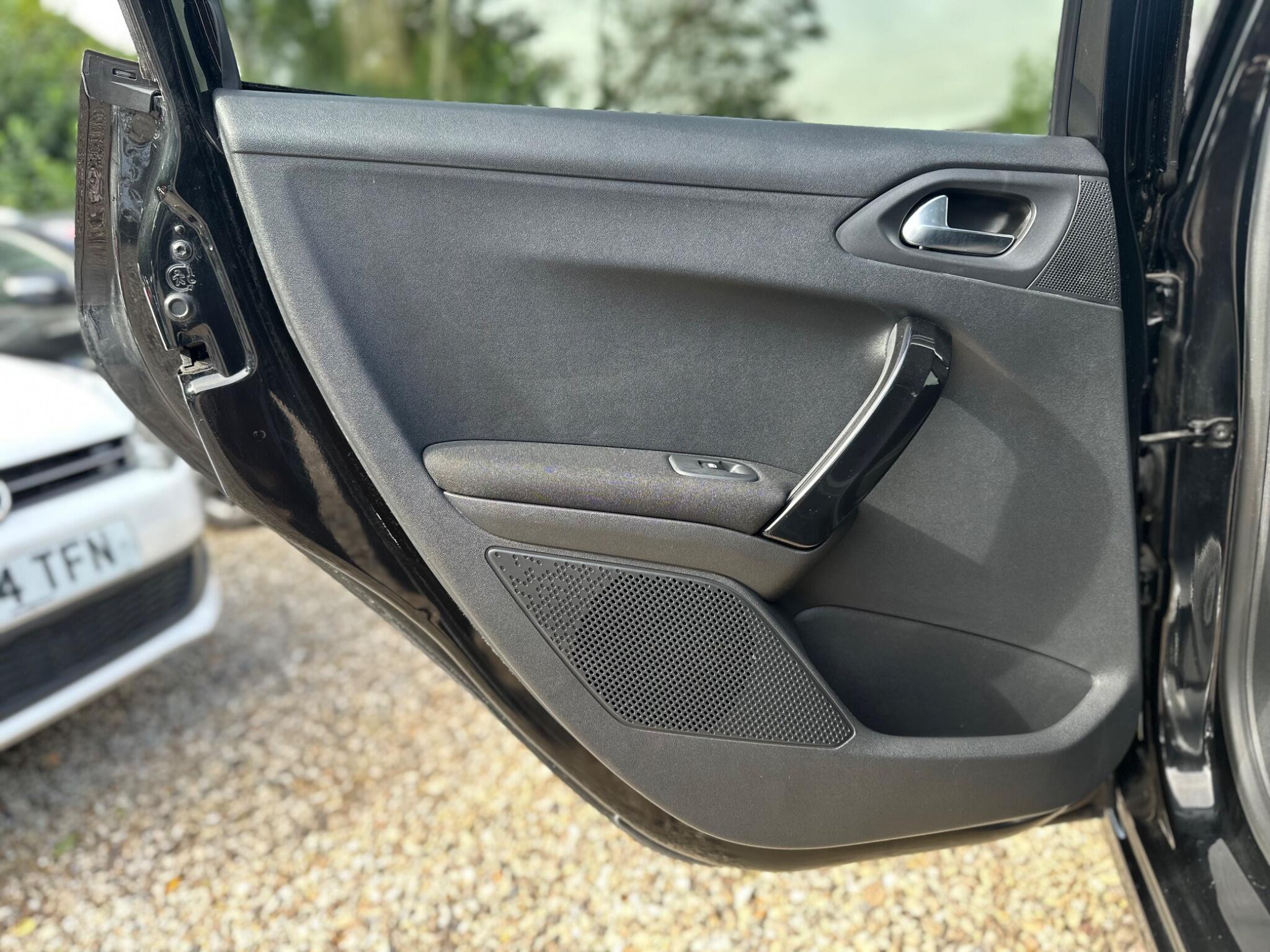Peugeot 208 view 58
