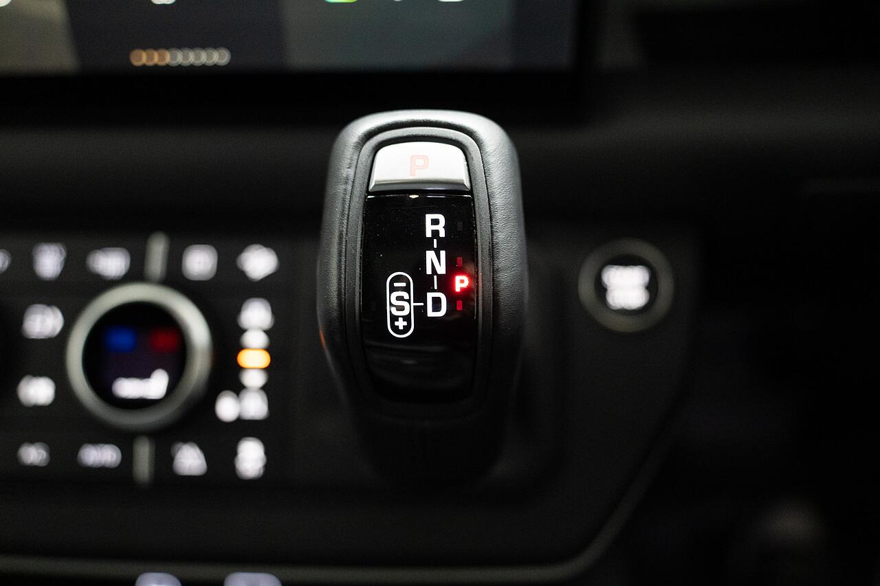 Land Rover Defender view 19