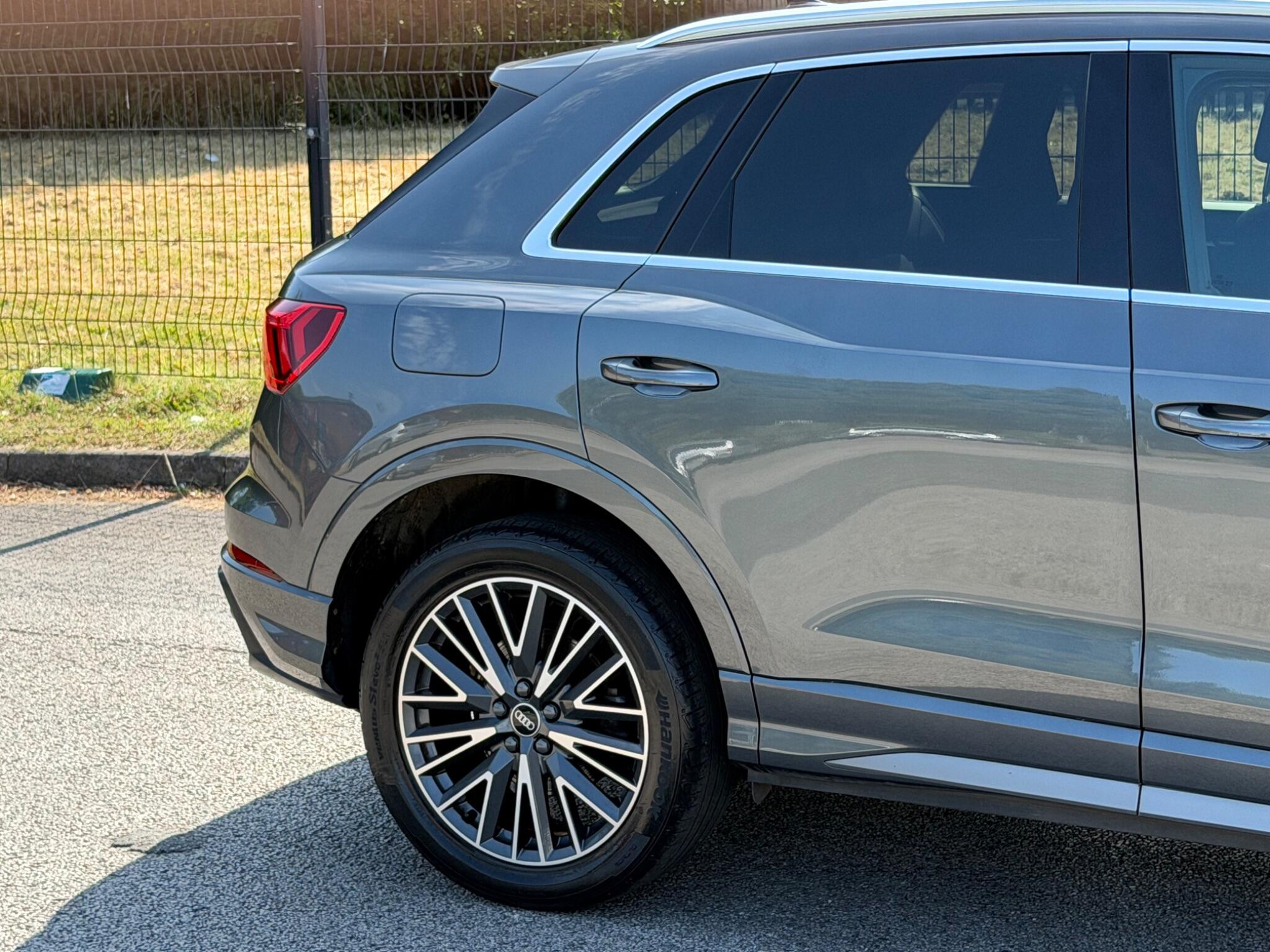 Audi Audi Q3 view 24