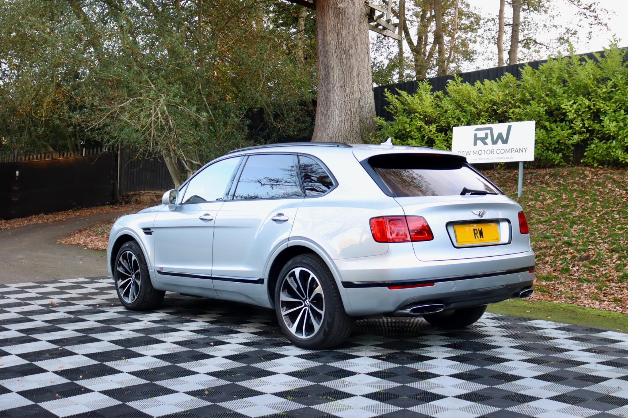 Bentley Bentayga view 18