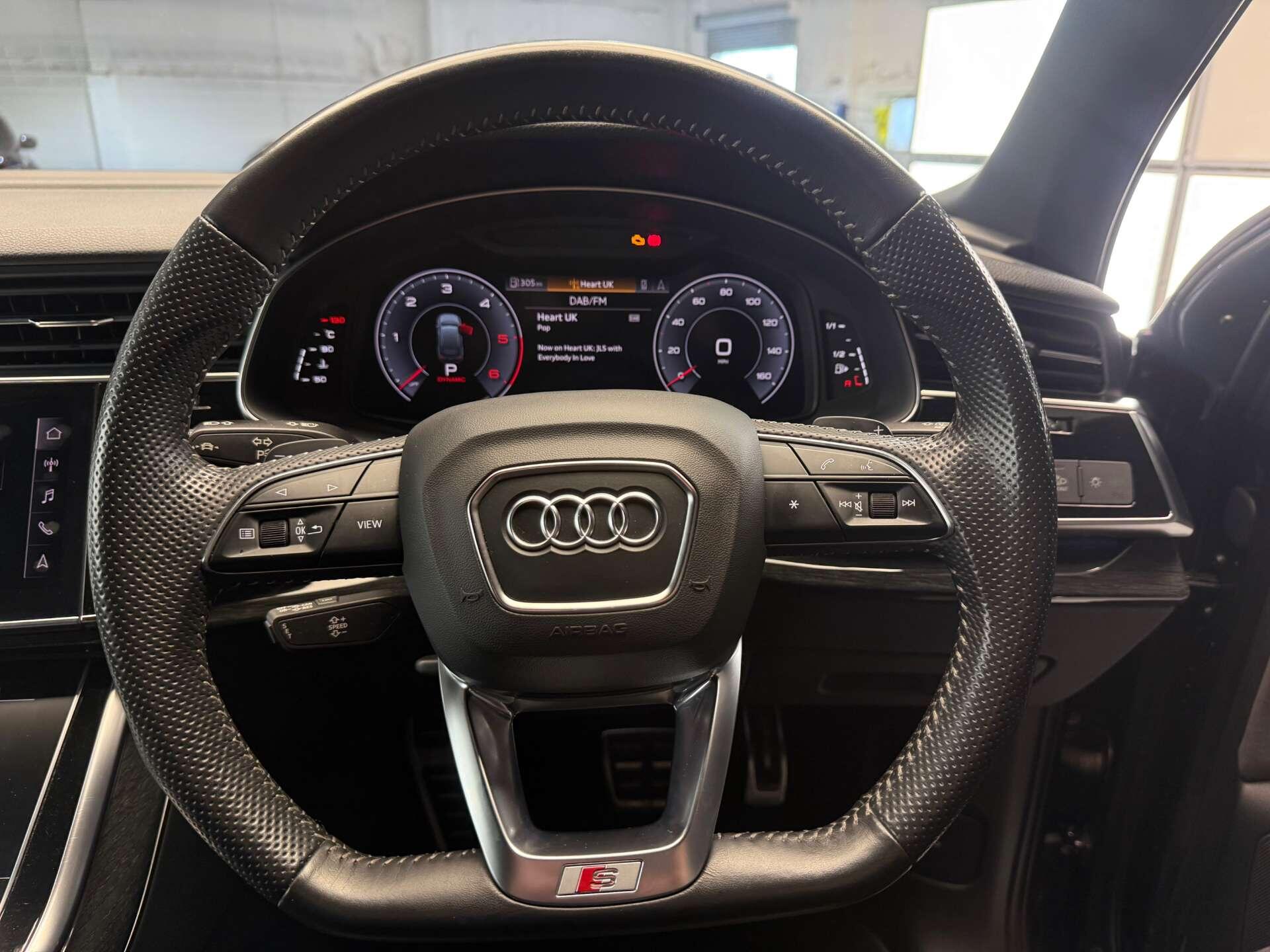 Audi Q7 view 21