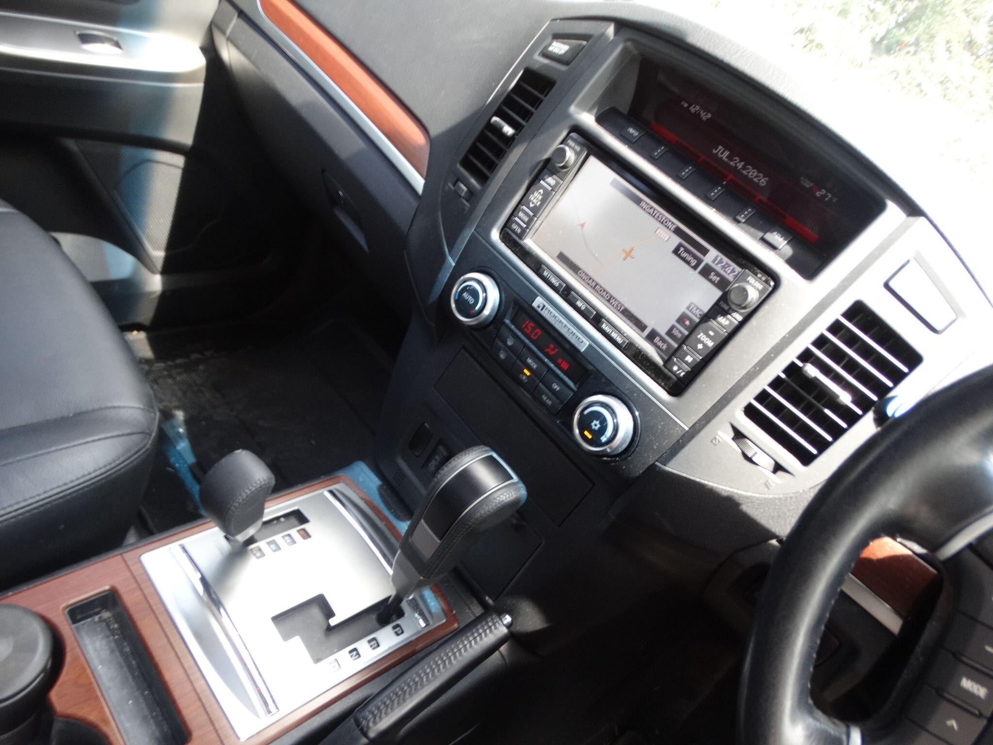 Mitsubishi Shogun view 6