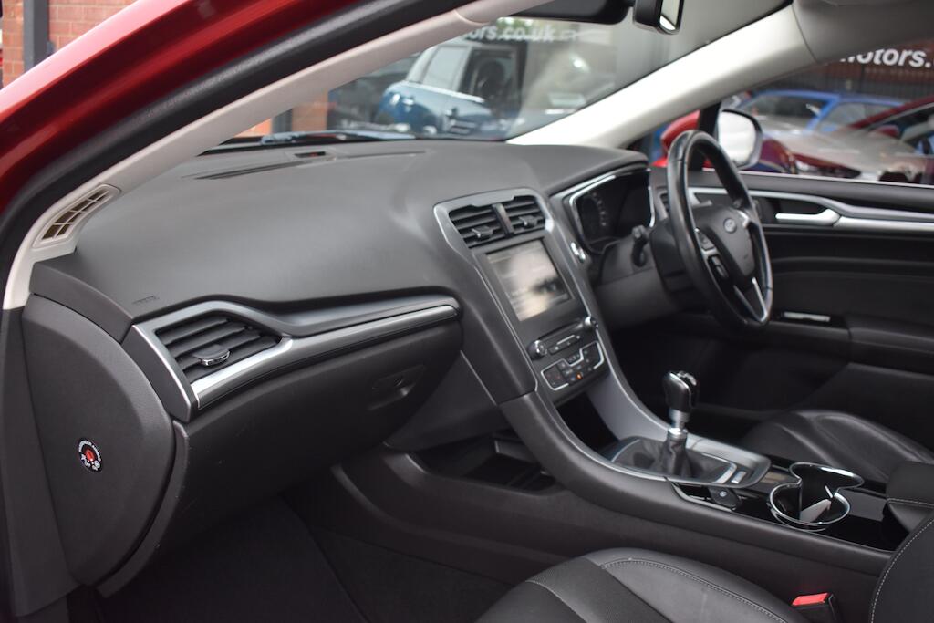 Ford Mondeo view 37