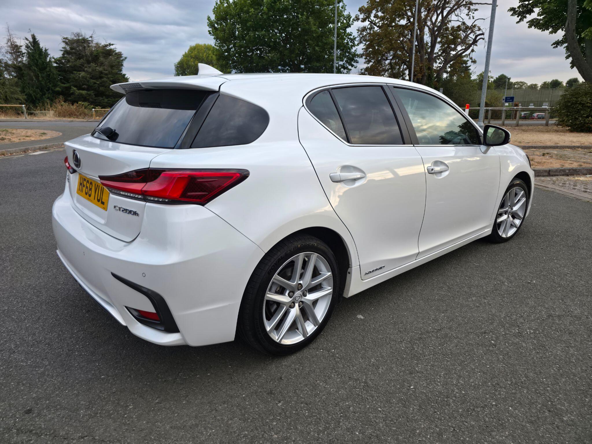 Lexus CT view 11