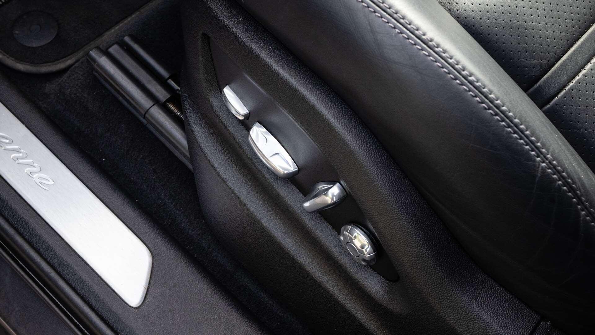 Porsche Cayenne view 33