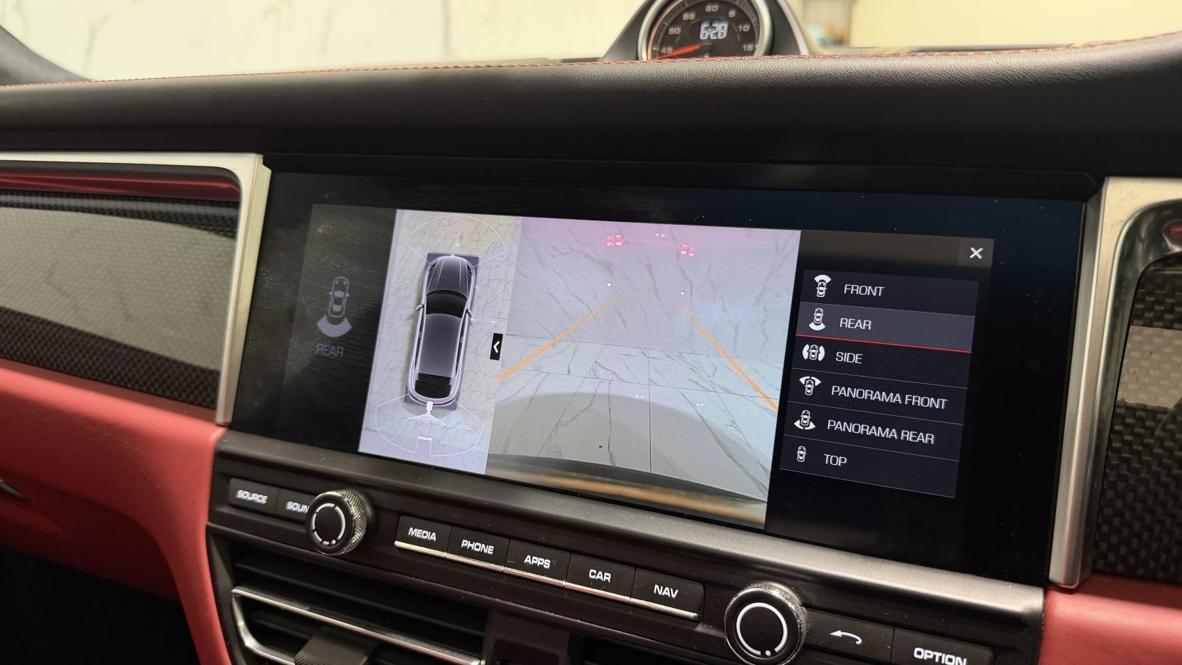 Porsche Macan view 36