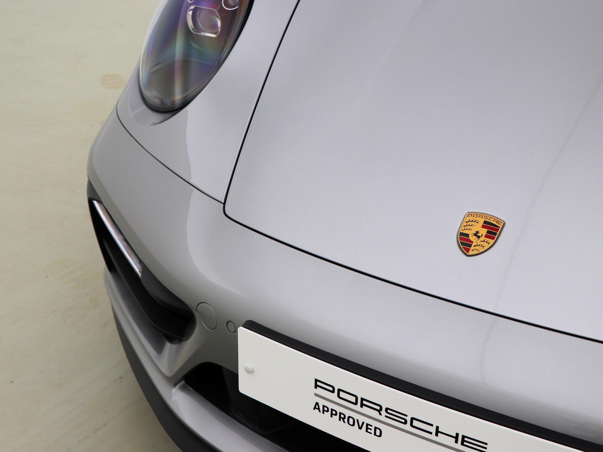 Porsche 911 view 14