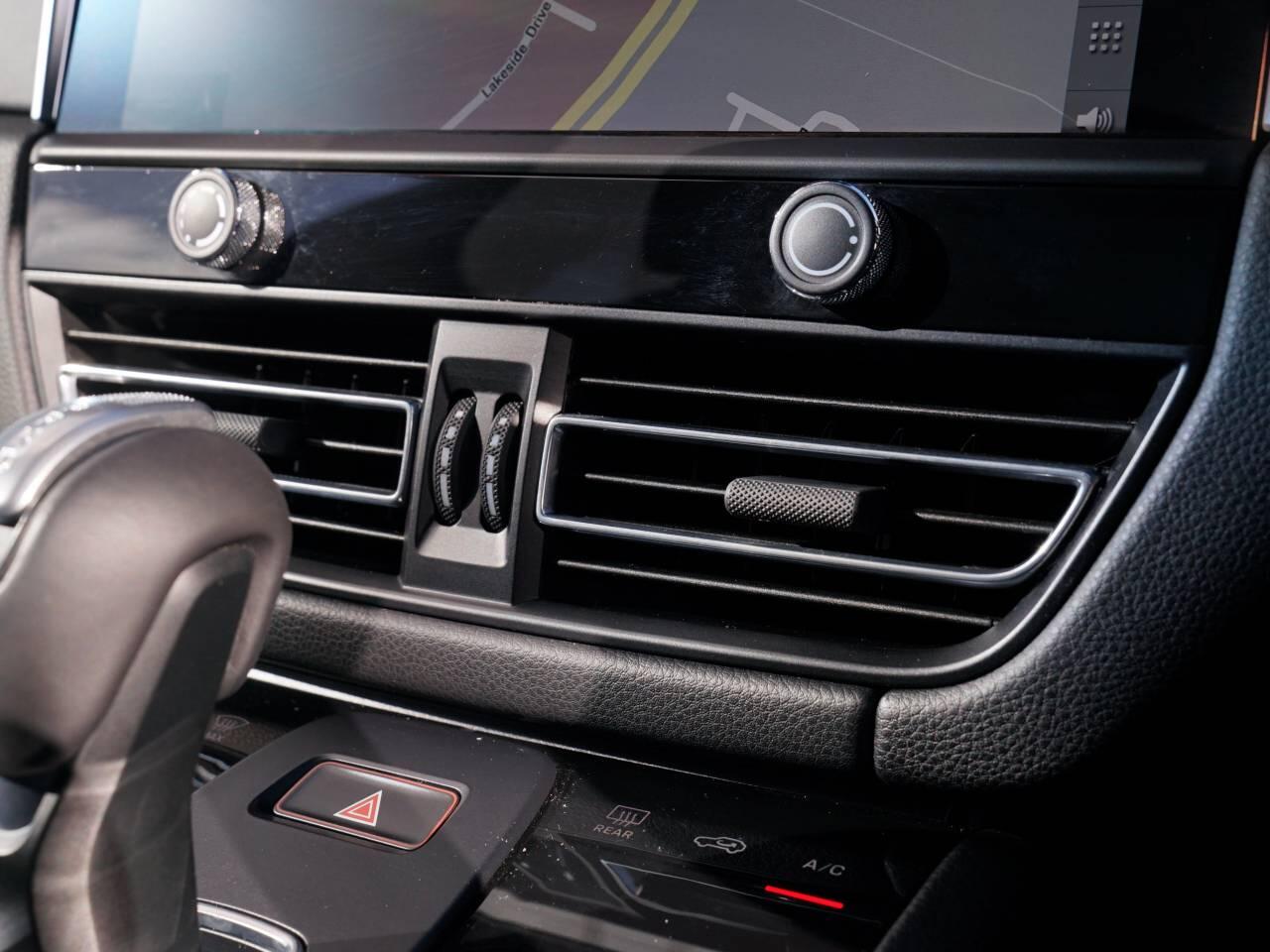 Porsche Macan view 31