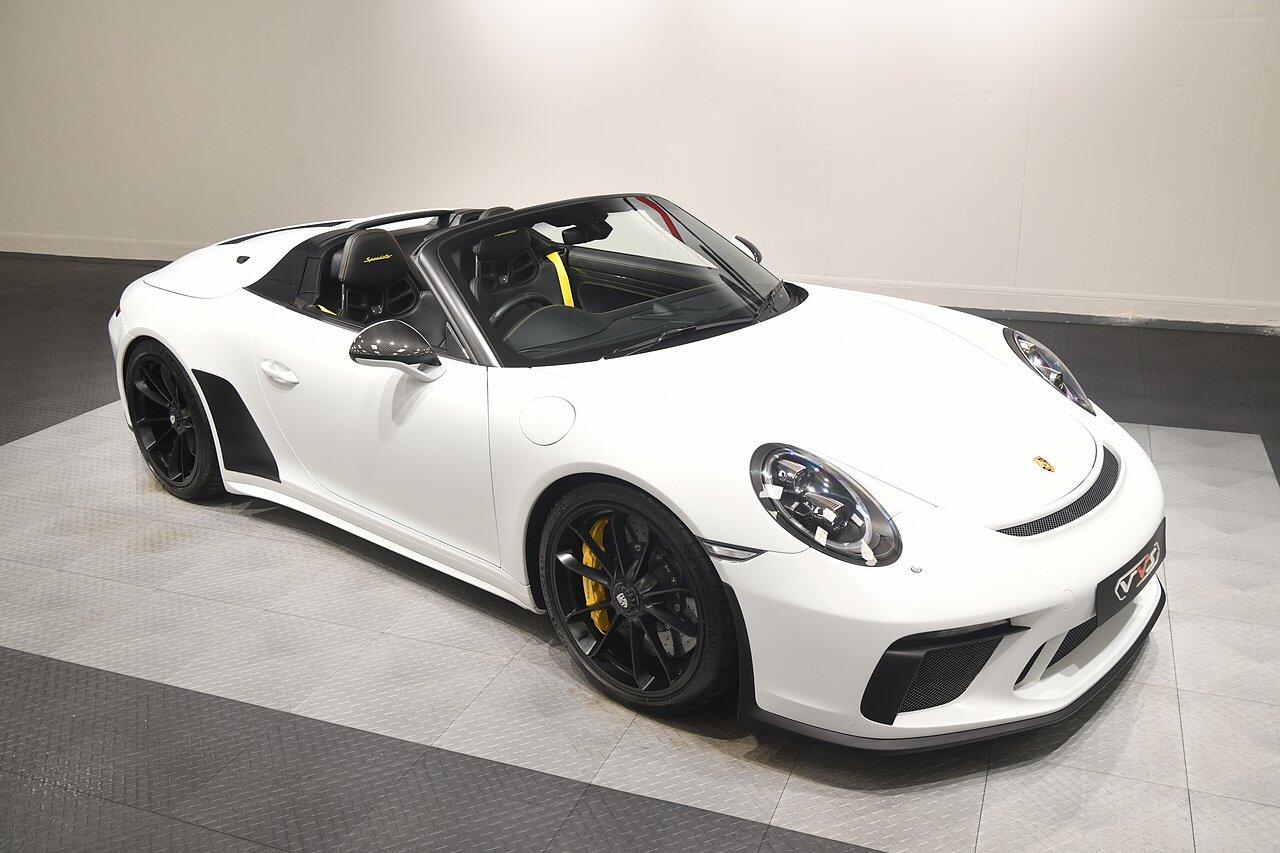 Porsche 911 view 32