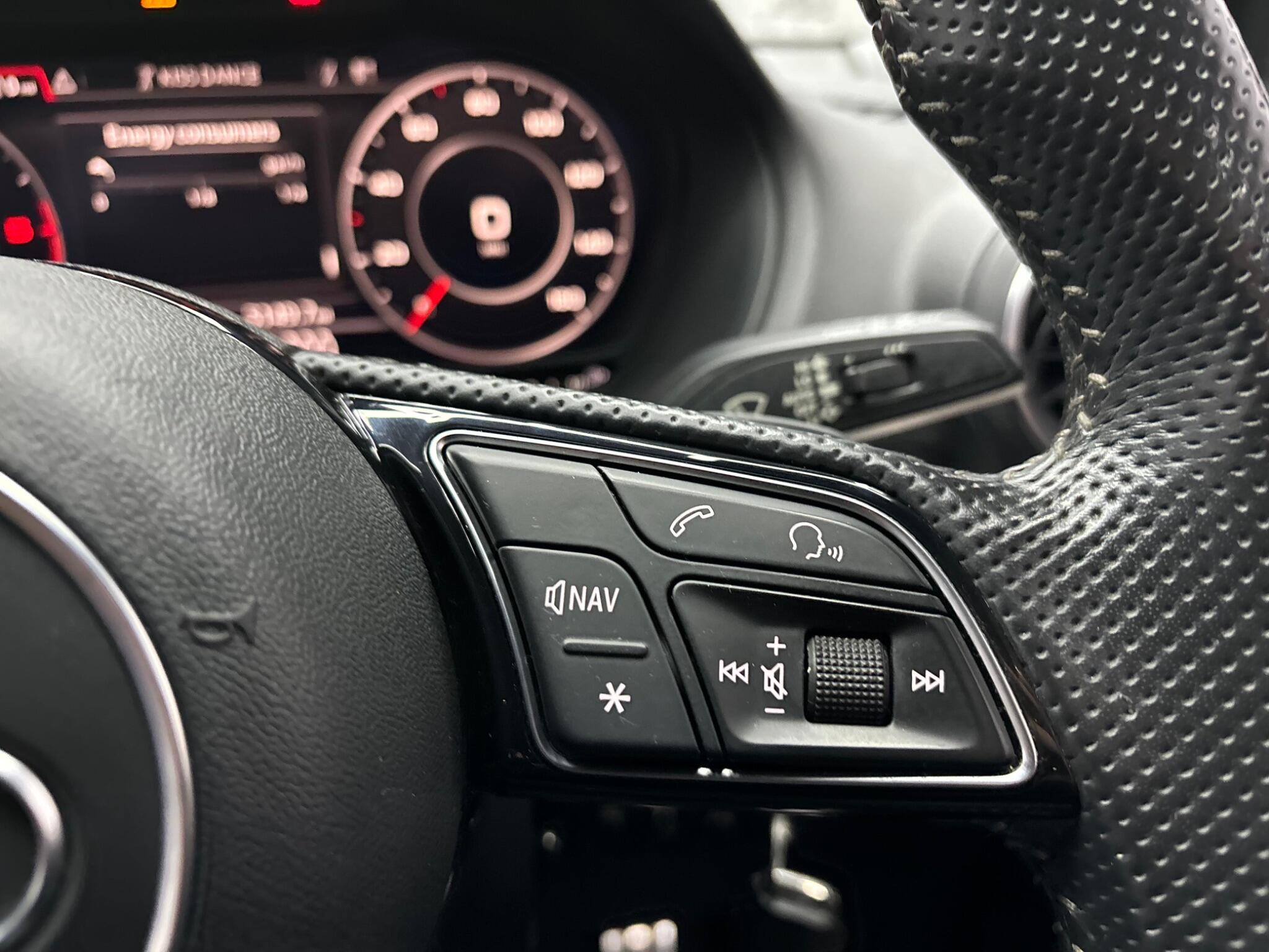Audi Q2 view 14
