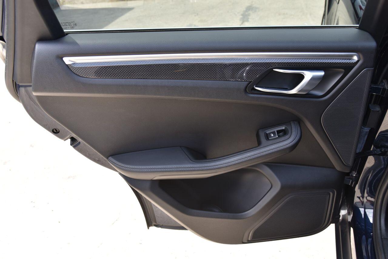 Porsche Macan view 54