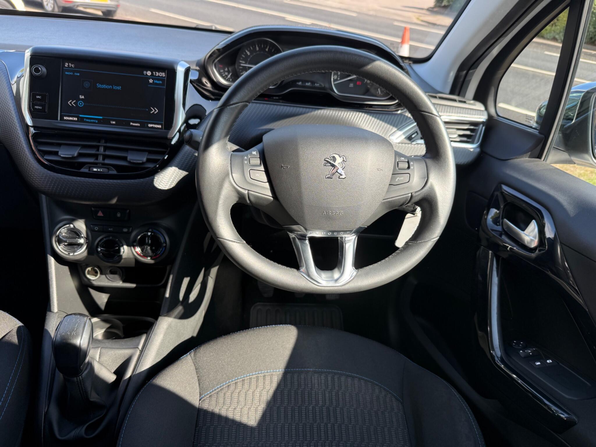 Peugeot 208 view 36