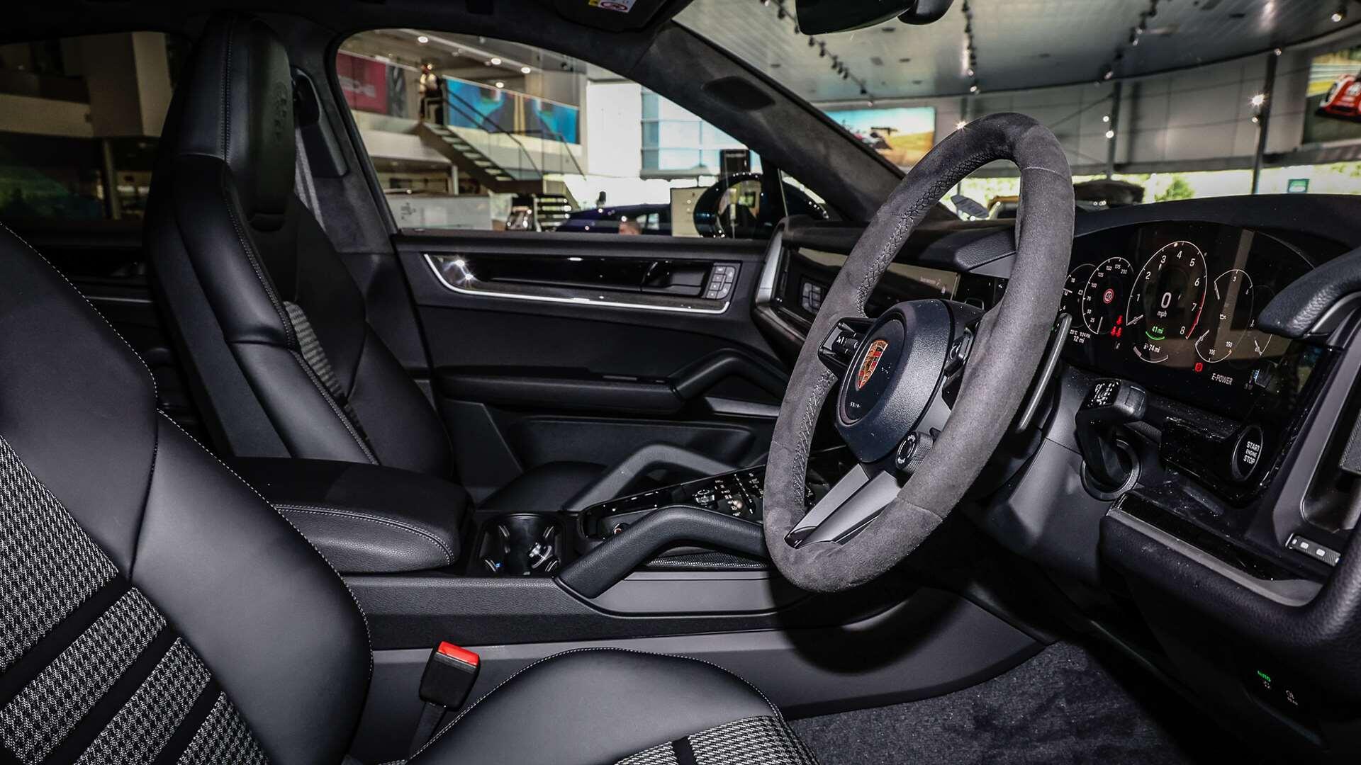 Porsche Cayenne view 11