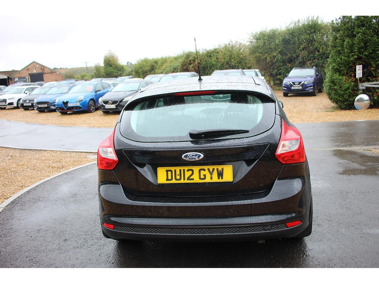 Ford Focus view 9