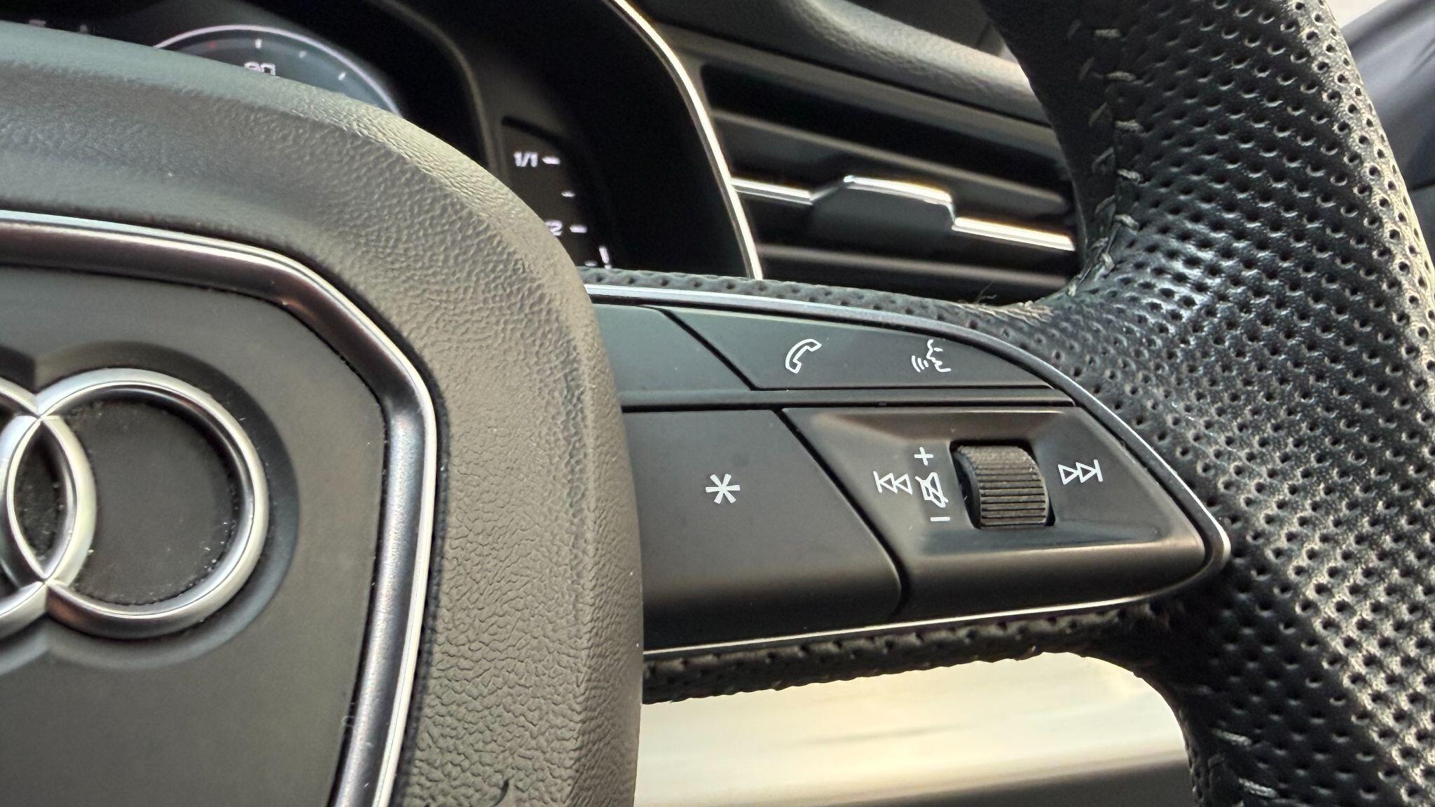 Audi Q8 view 29