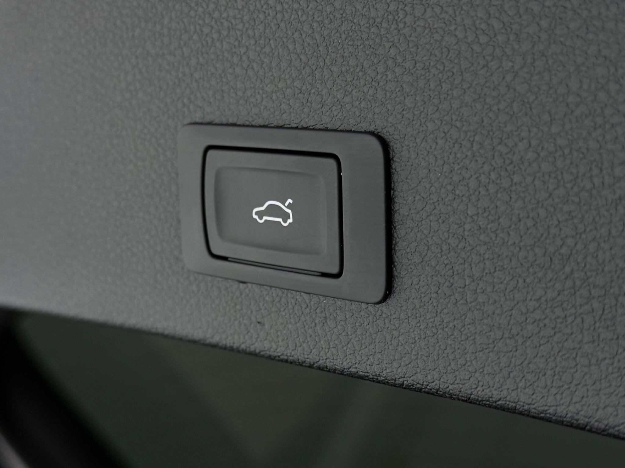 Audi Q2 view 11