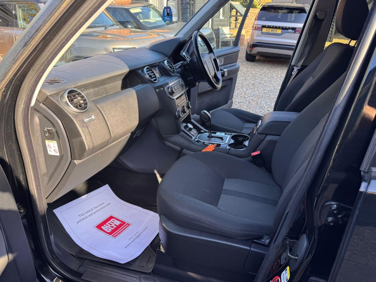 Land Rover Discovery view 13