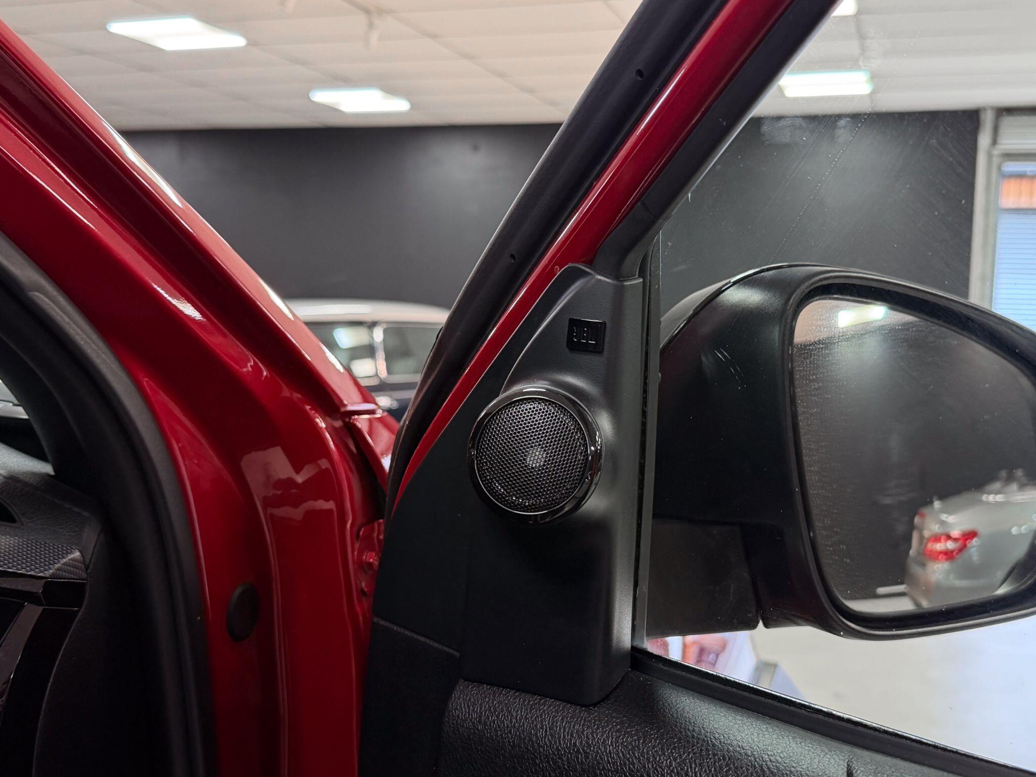 Toyota Hilux view 37