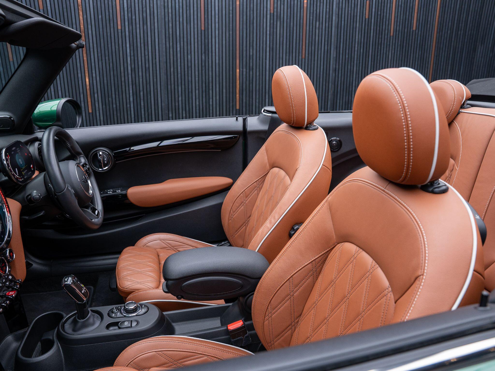 Mini Convertible view 37