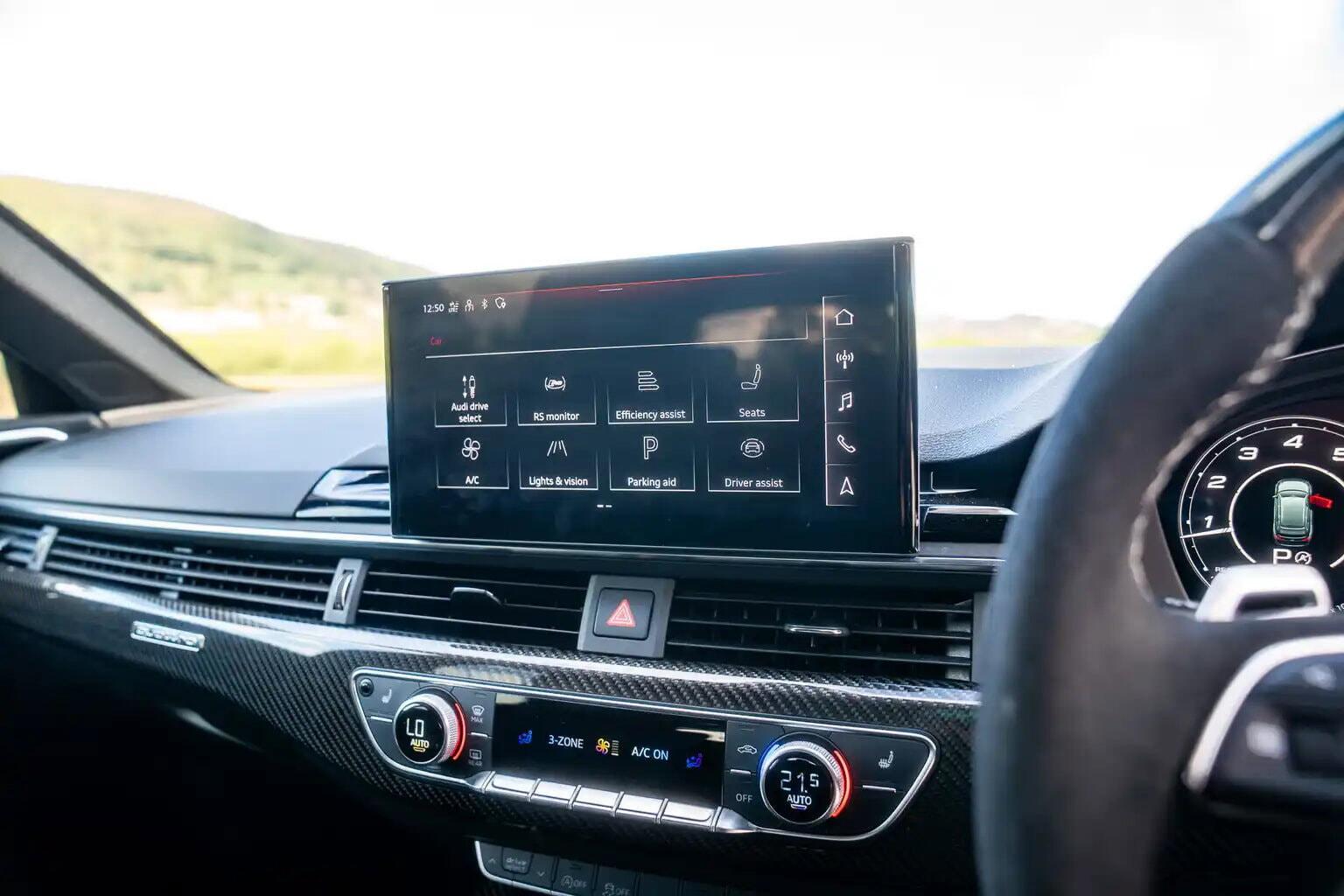 Audi RS4 Avant view 29