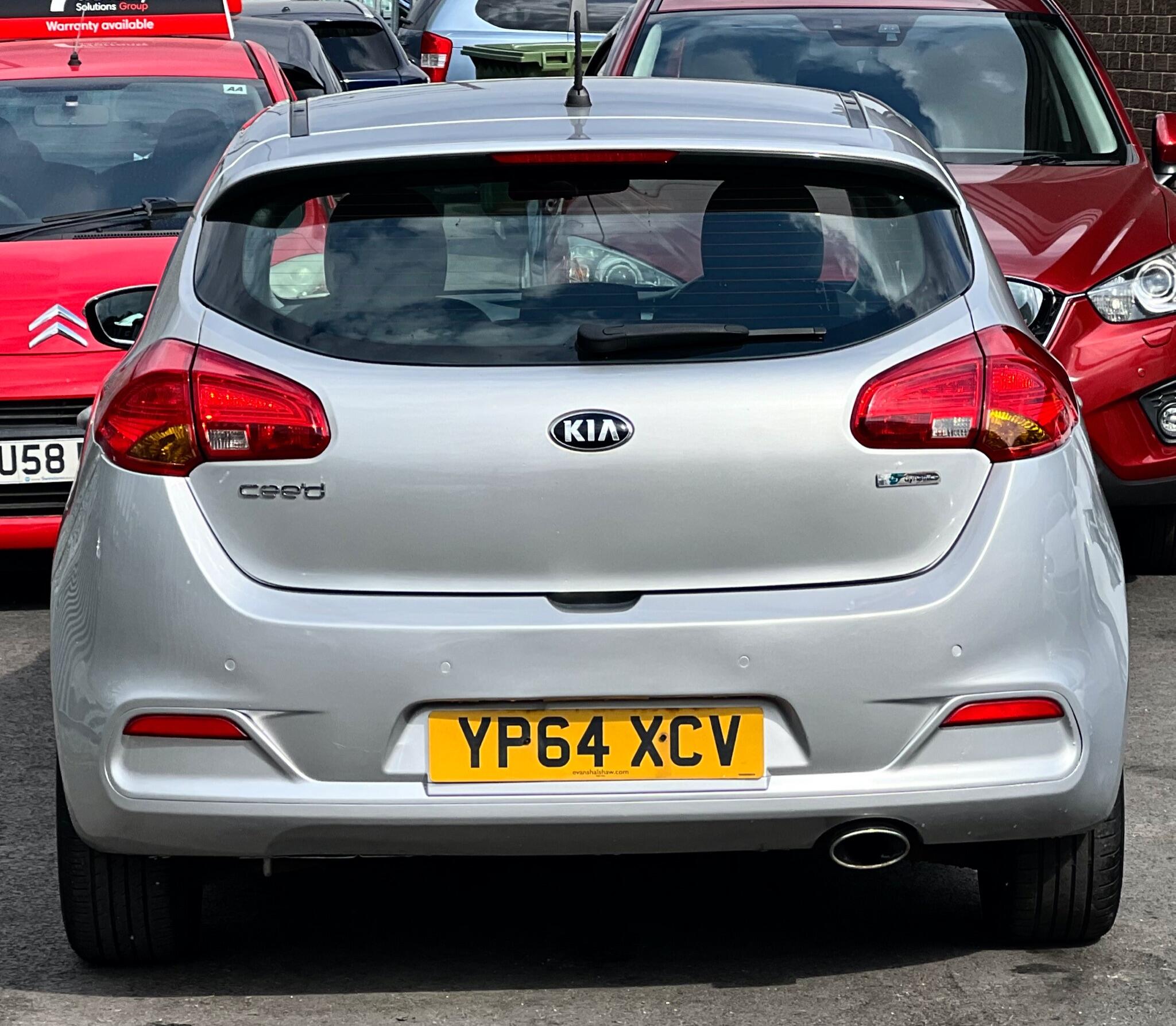2014 Kia Ceed 1.6 CRDi EcoDynamics 2 Euro 5 (s/s) 5dr • 88,000 miles image 10