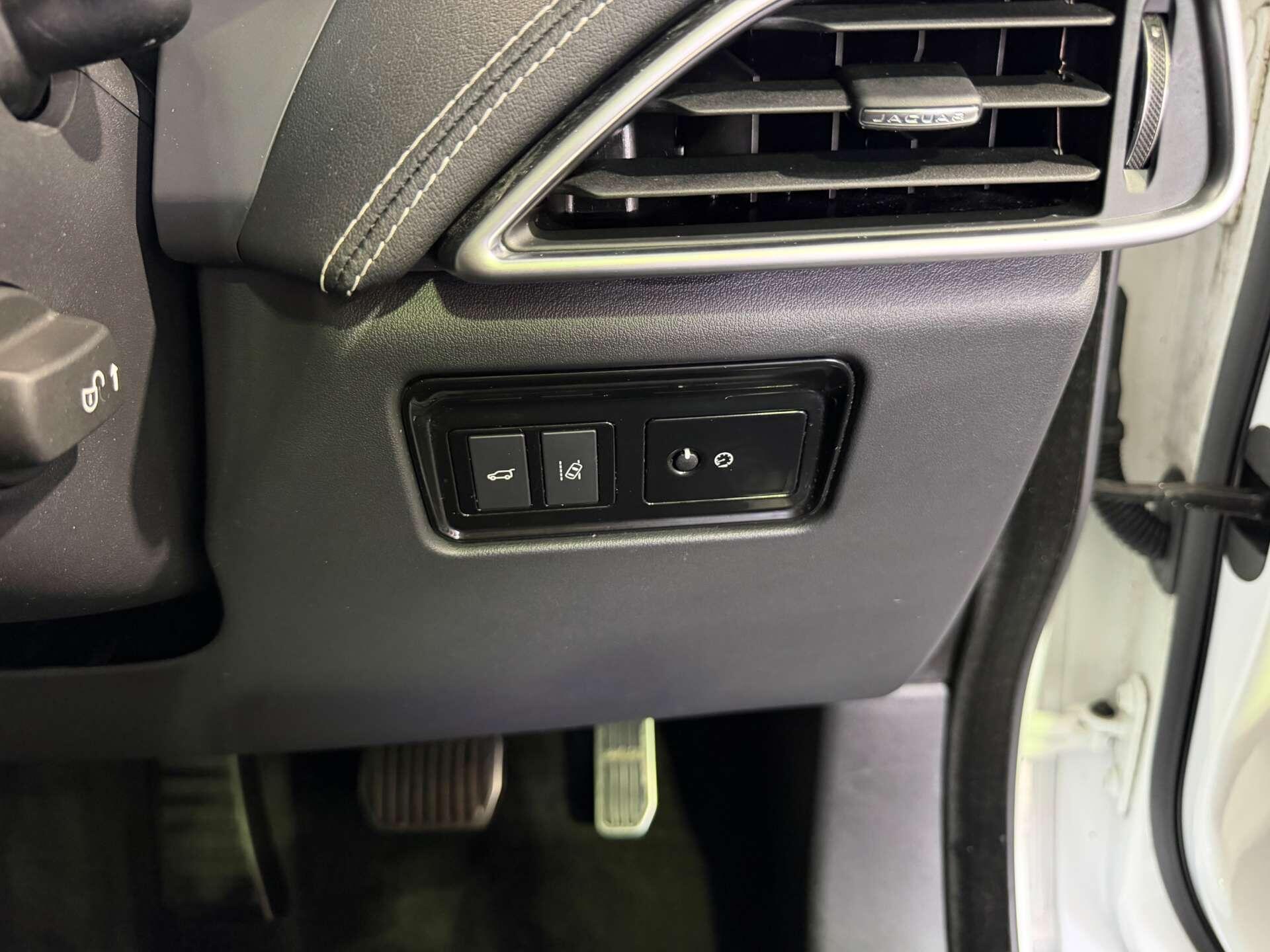 Jaguar F-Pace view 21