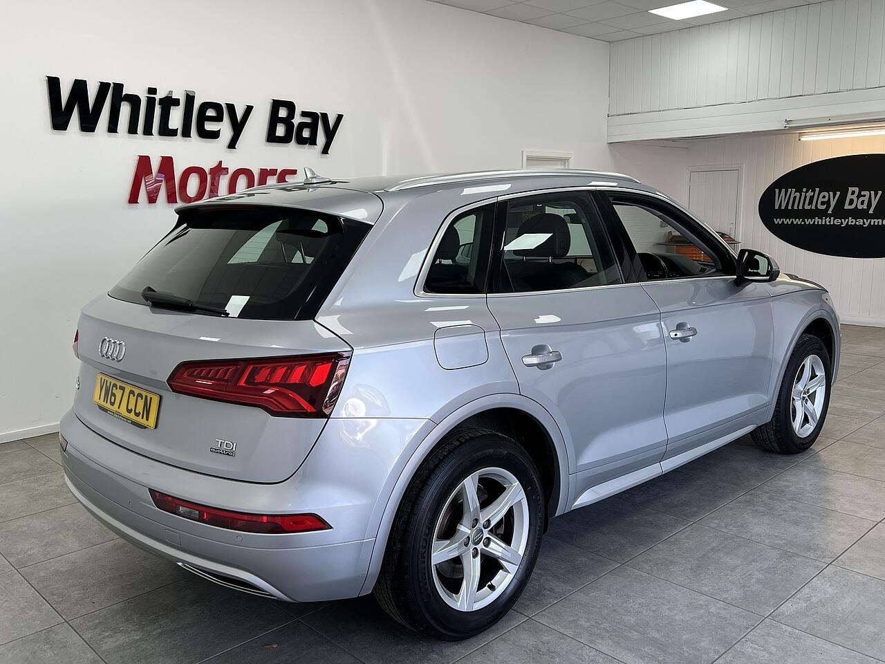 Audi Q5 view 3