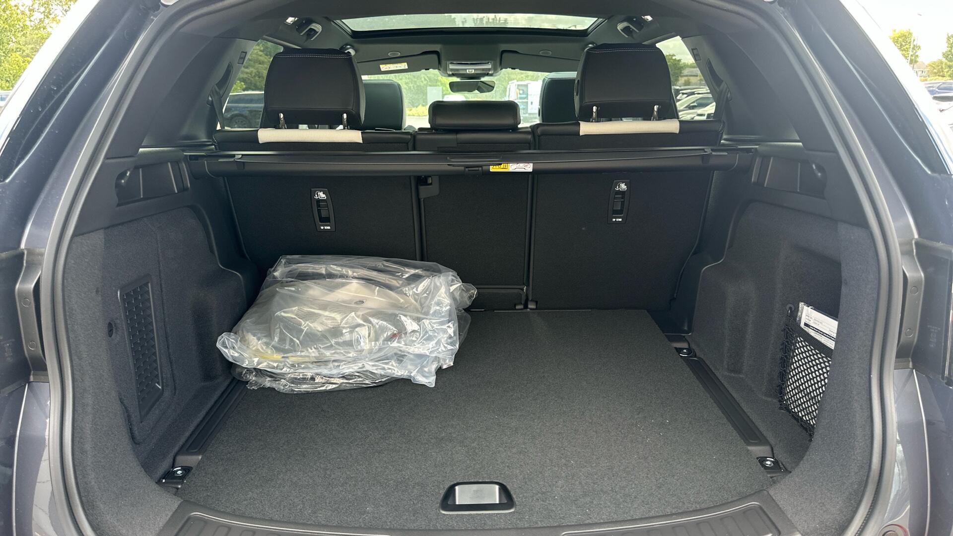 Land Rover Discovery Sport view 15