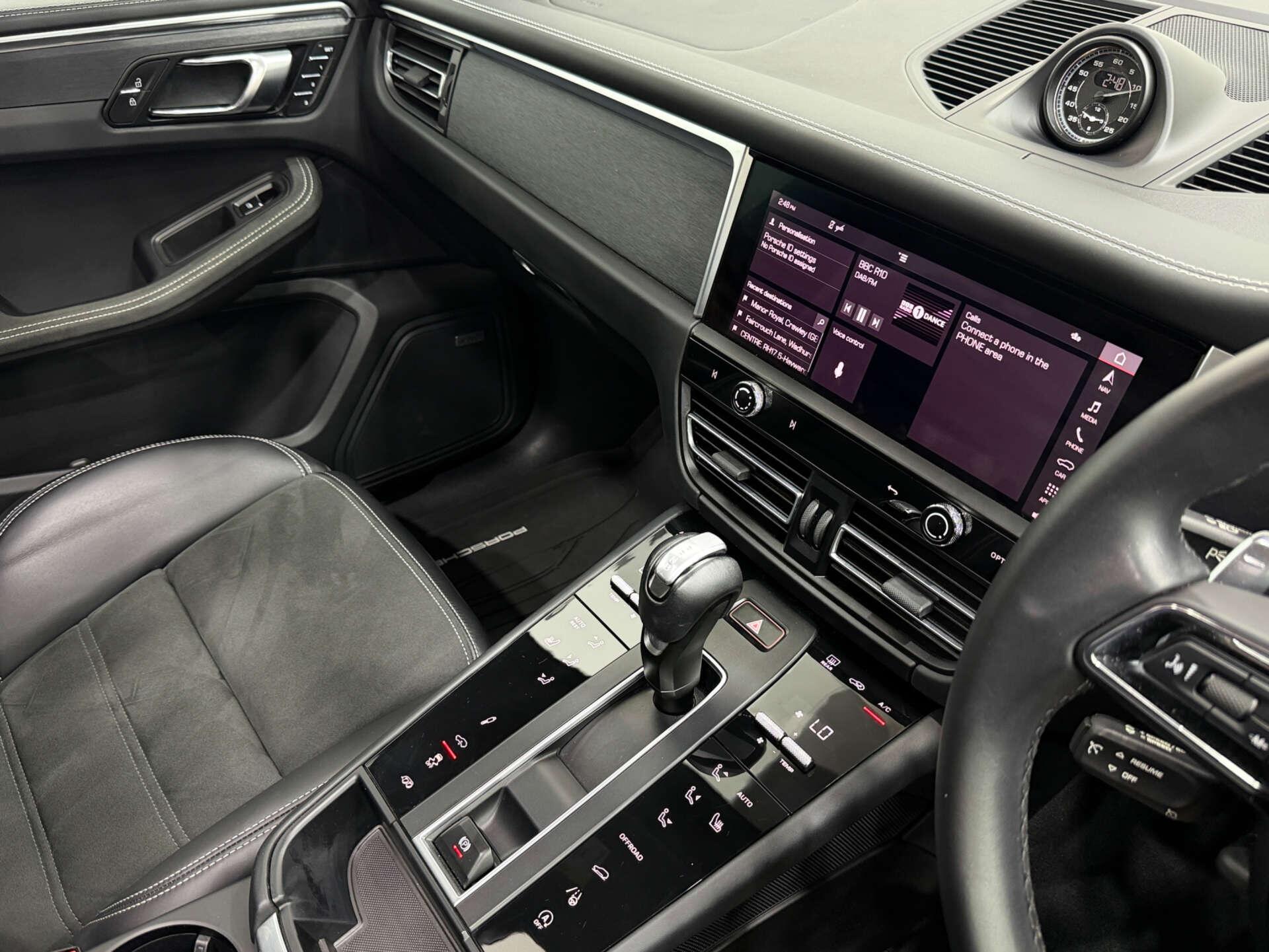 Porsche Macan view 55